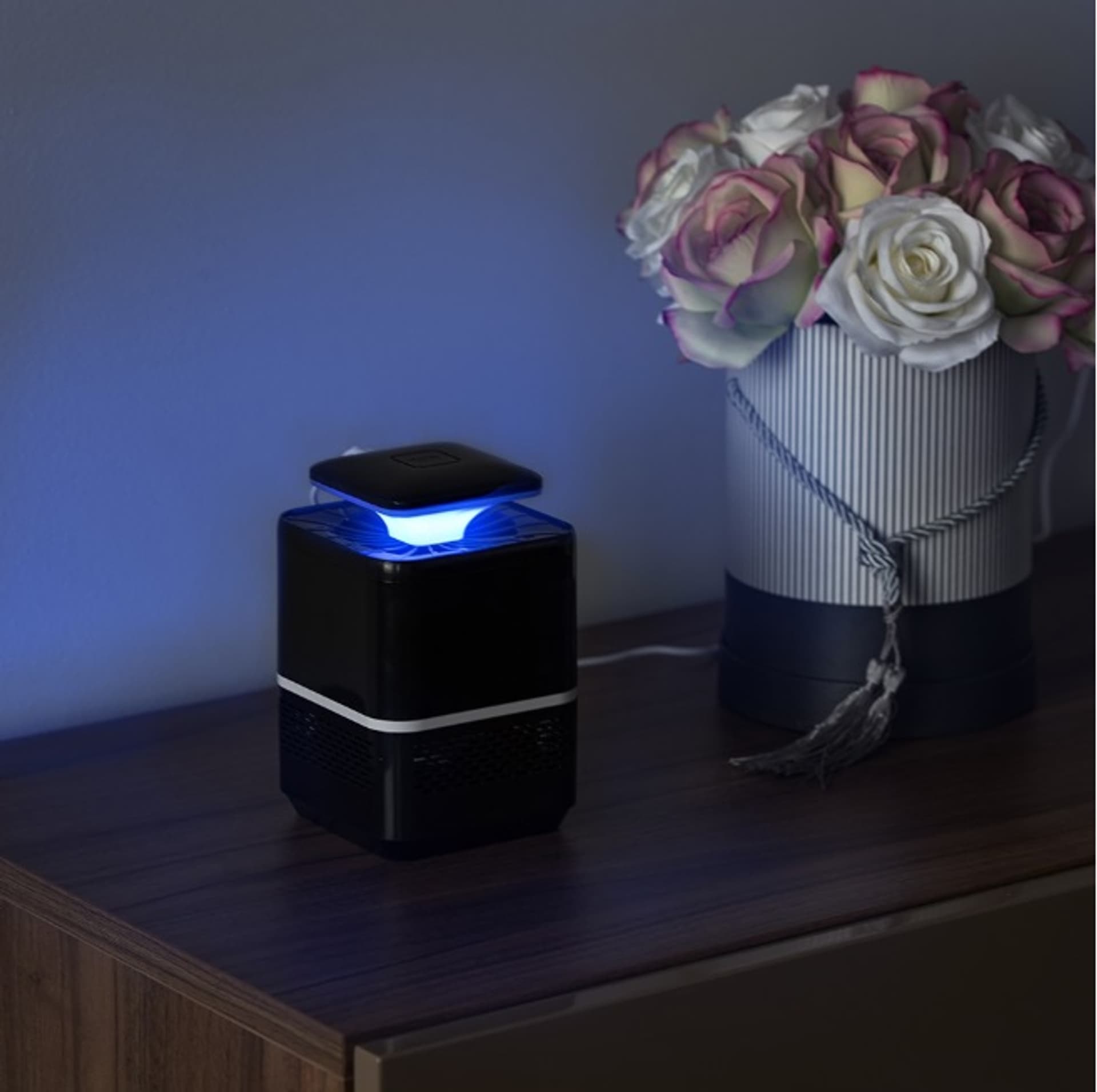 

Lampa owadobójcza UV USB na owady komary