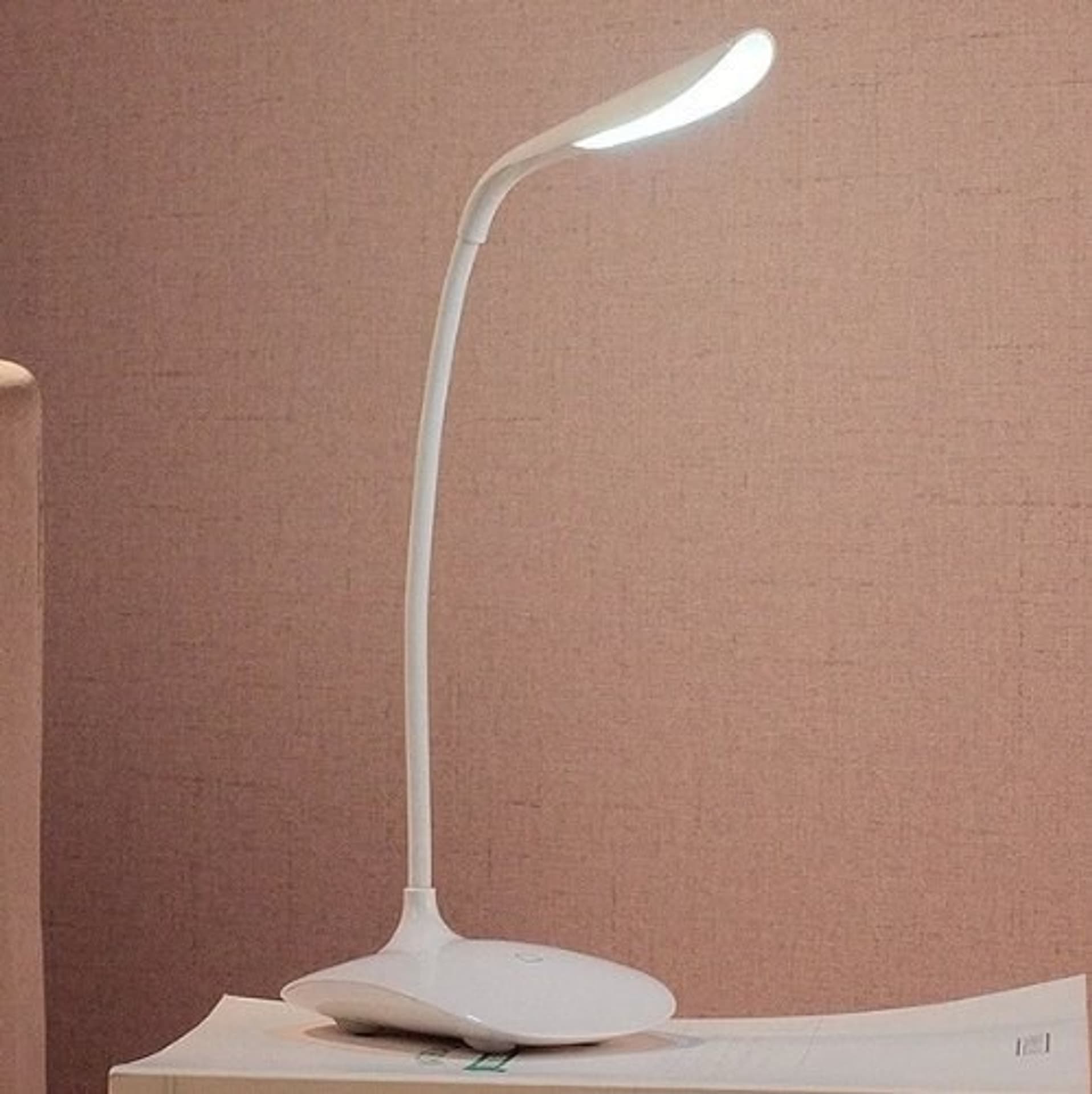 

ZD47 Lampka biurkowa LED Touch Panel