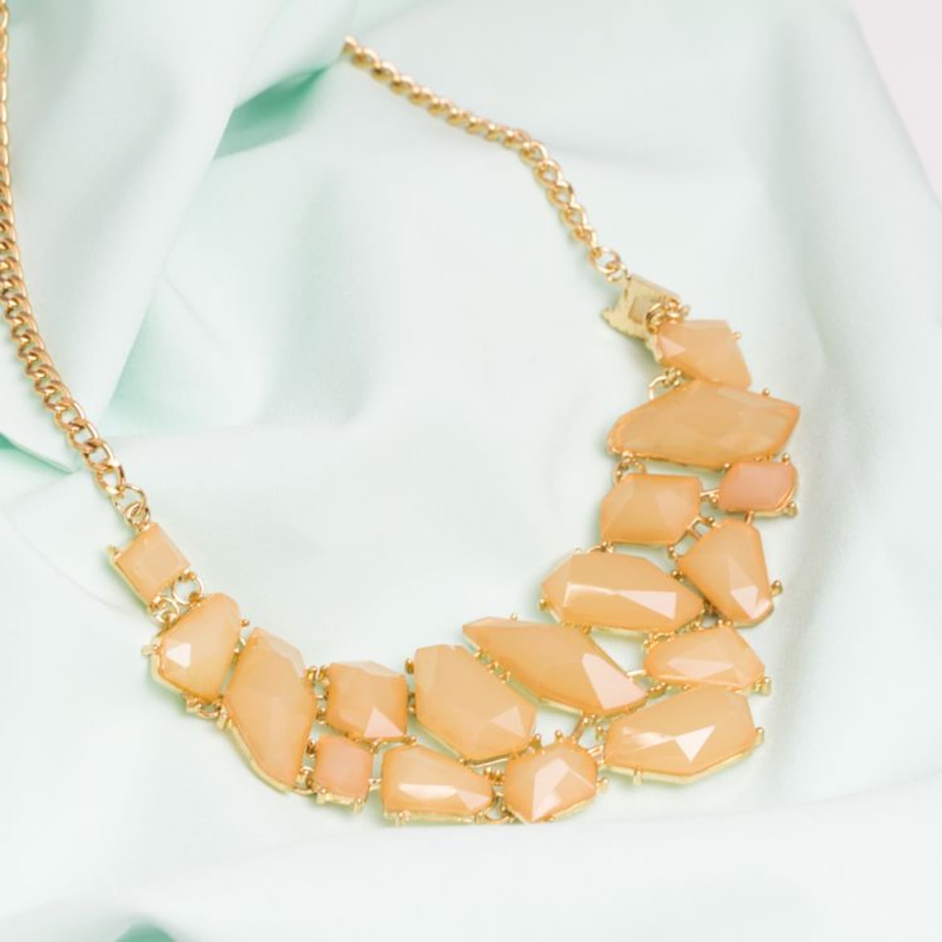 

NASZYJNIK ORANGE SHAPE