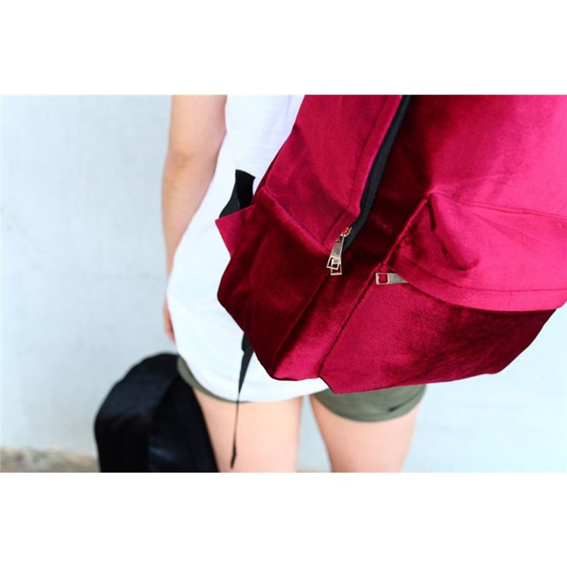 

Plecak aksamitny VELVET BORDO
