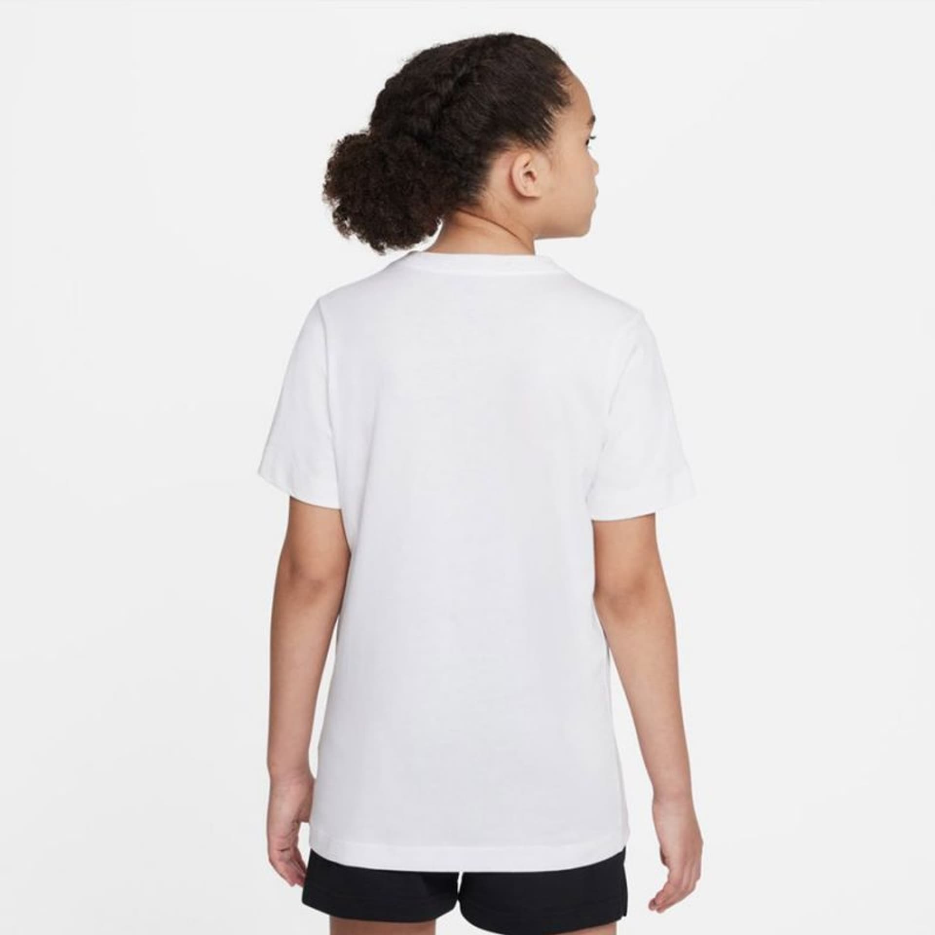 

Koszulka Nike Sportswear Jr DX9506 (kolor Biały, rozmiar M (137-147))