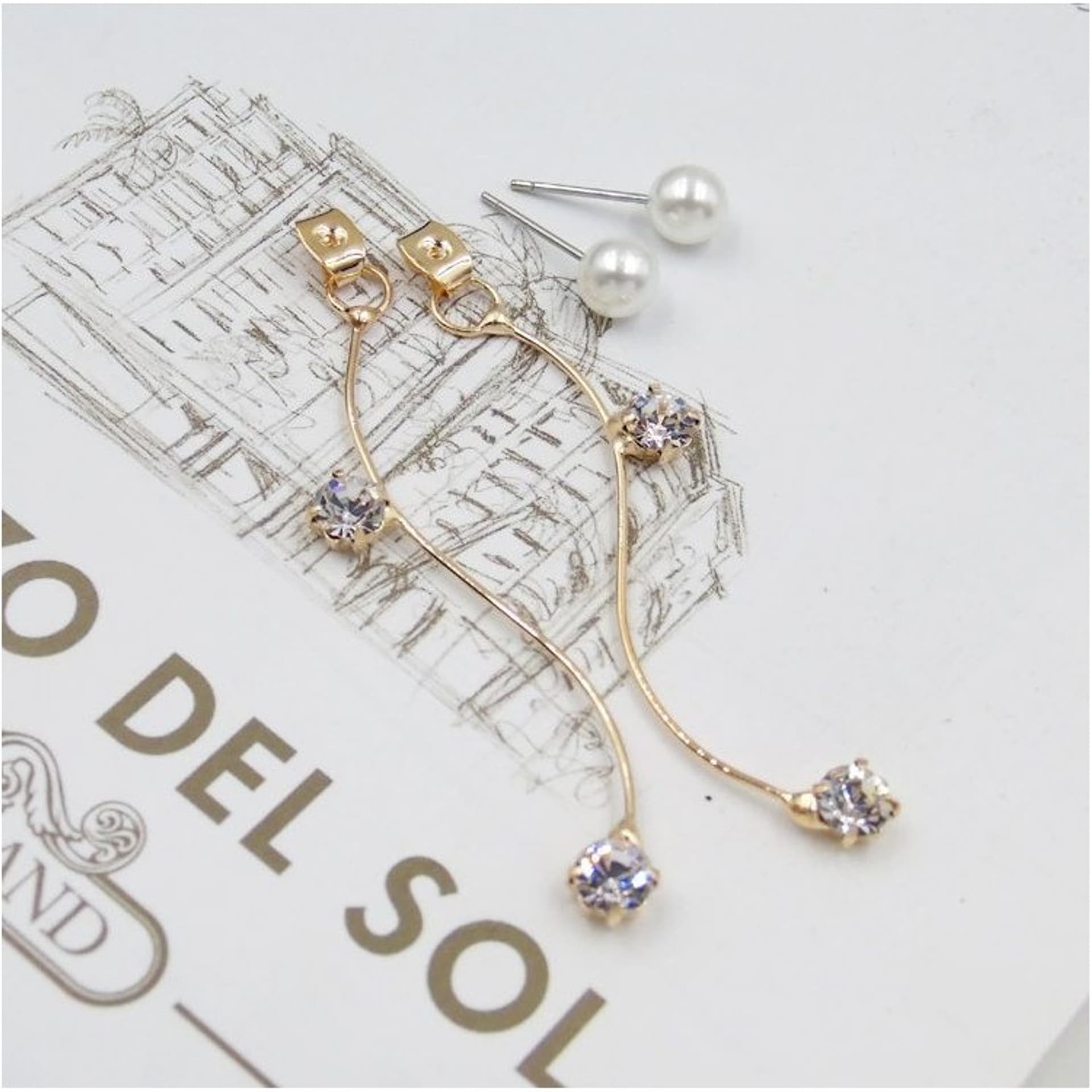 

KOLCZYKI Z PEREŁKA I KRYSZTAŁKAMI ZŁOTO K810Z