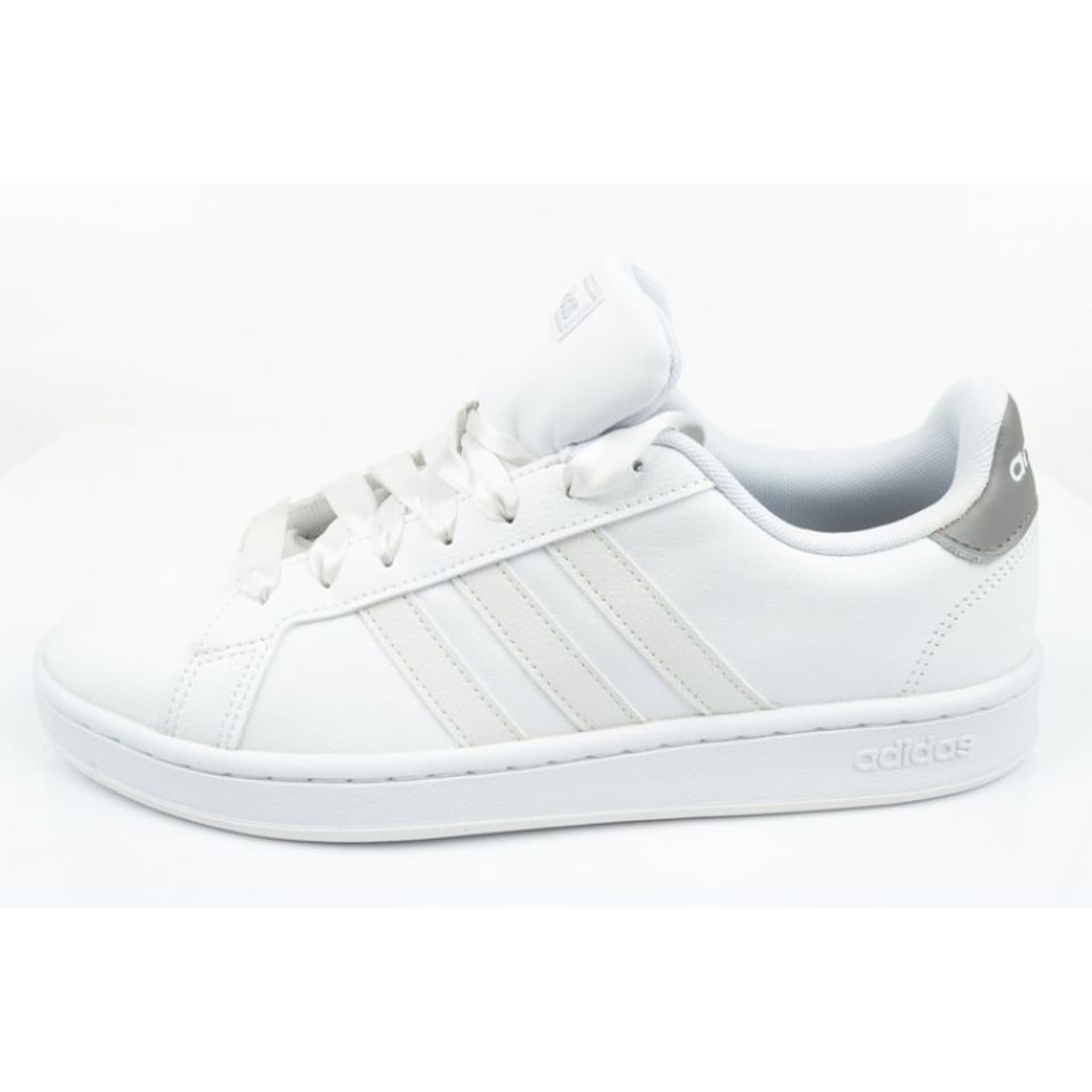 

Buty adidas Grand Court W (kolor Biały, rozmiar 40)
