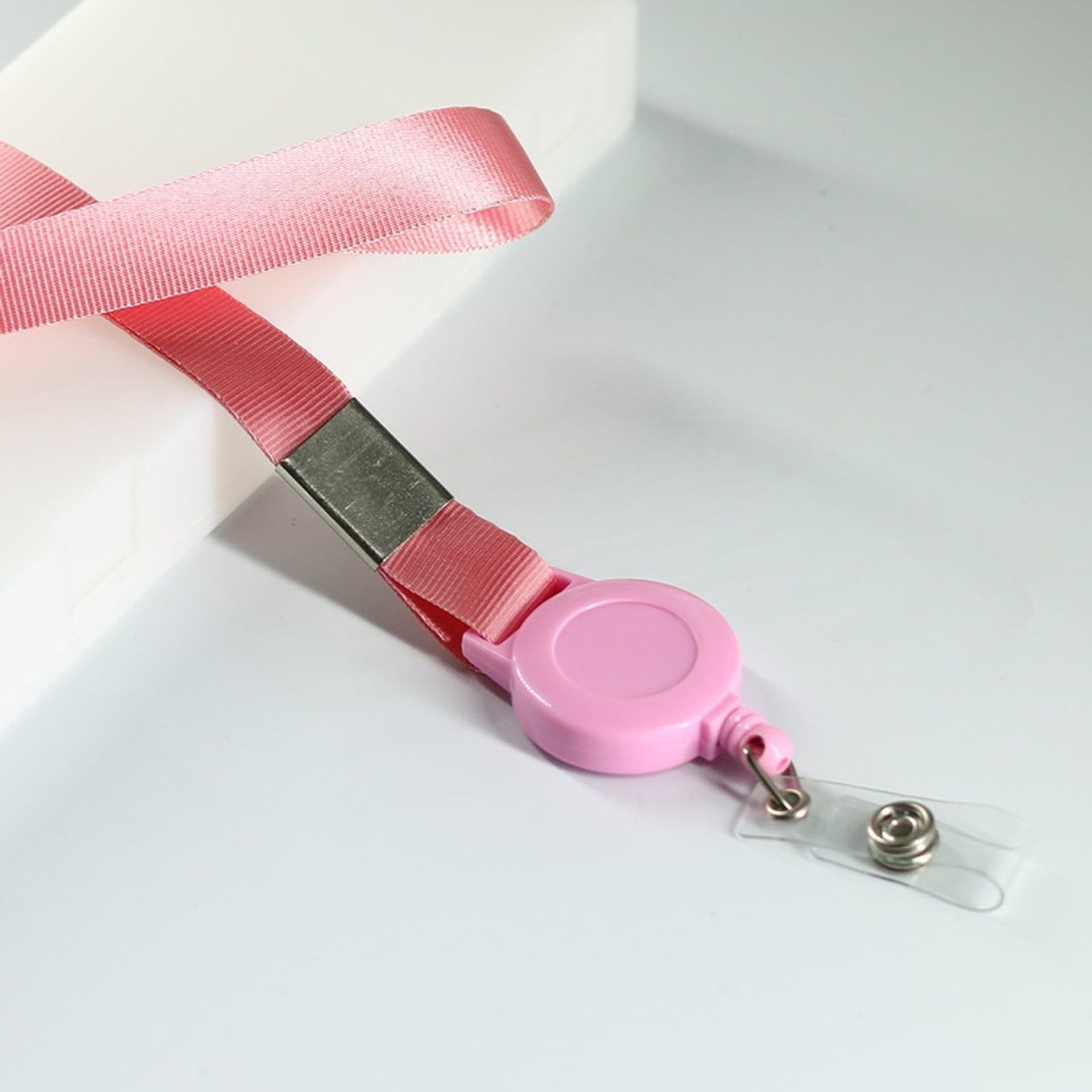 

Smycz Easy Pull zawieszka skipass etui na kartę różowa