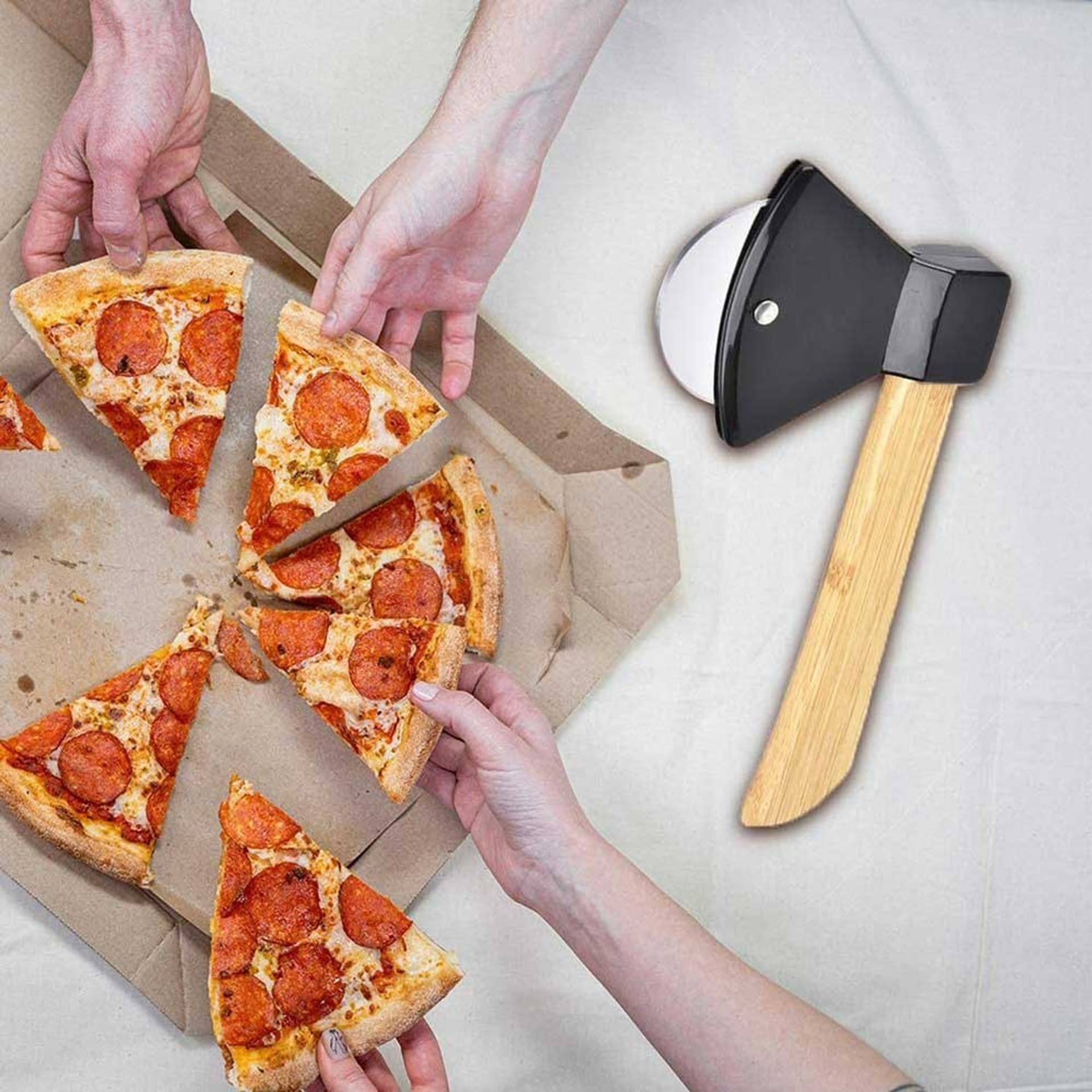 

NÓŻ KÓŁKO DO KROJENIA PIZZY RADEŁKO TOPÓR