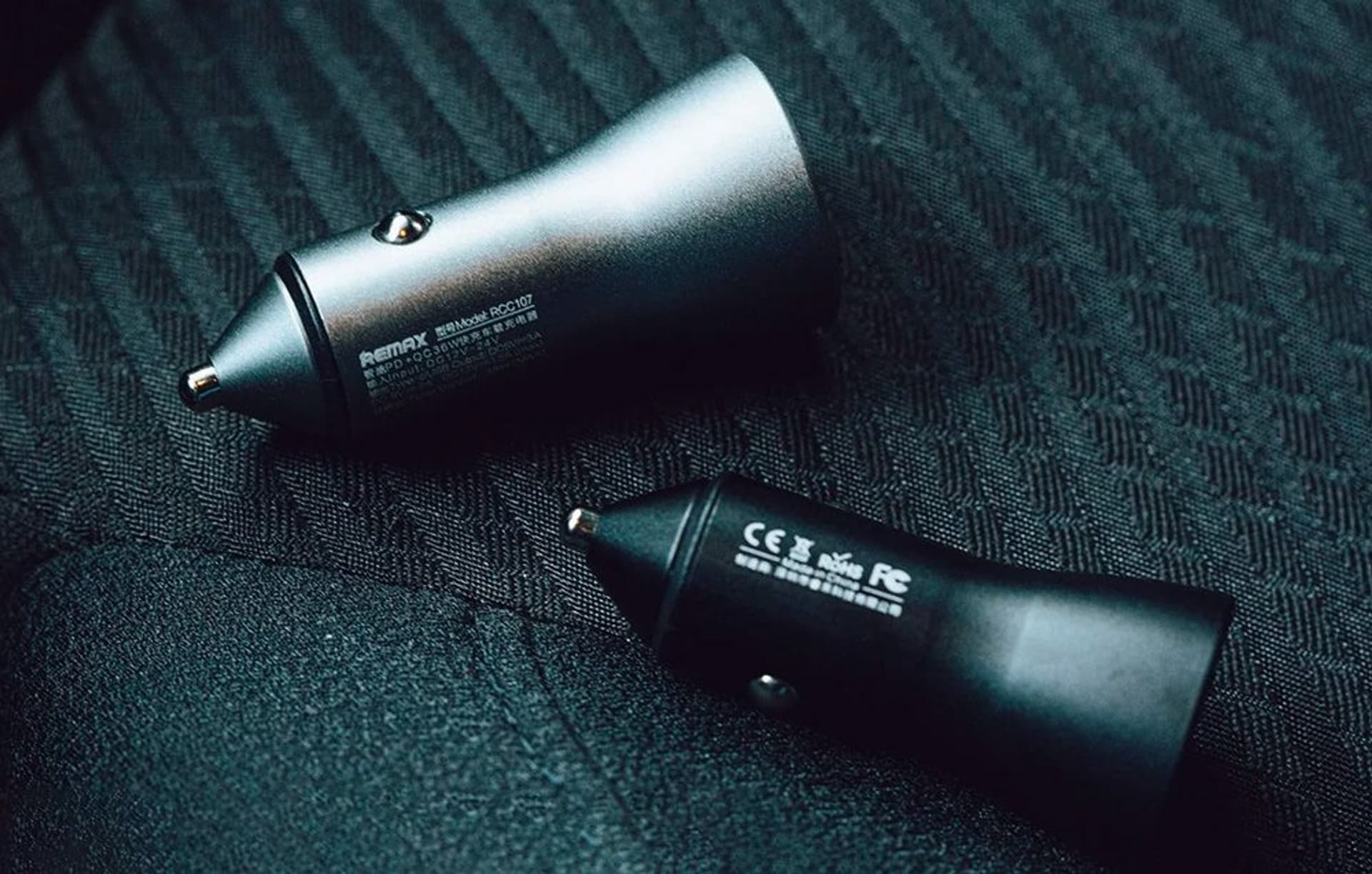 

Ładowarka samochodowa USB, USB-C REMAX RCC107 (czarna)