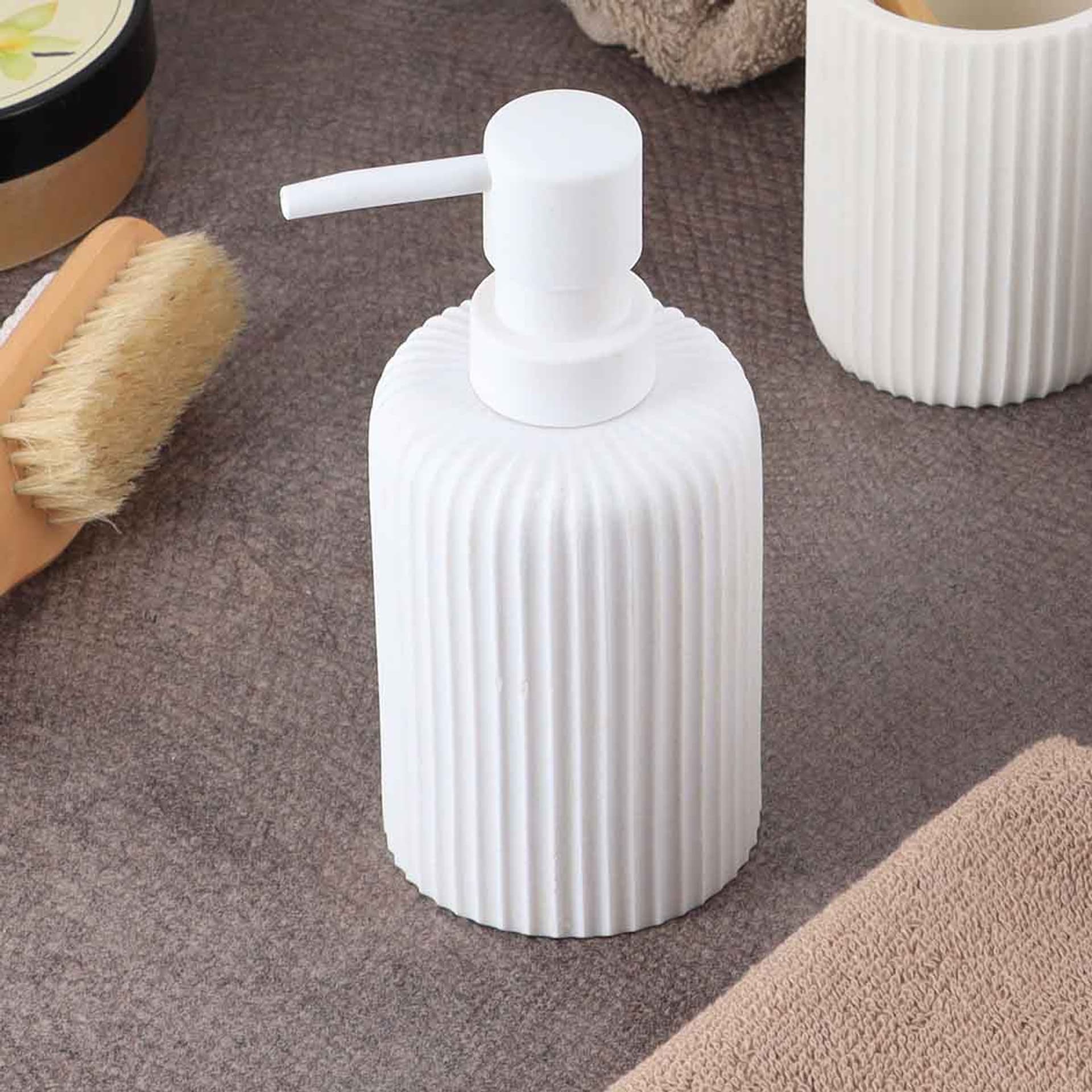 

Dozownik na mydło Issard White 230 ml