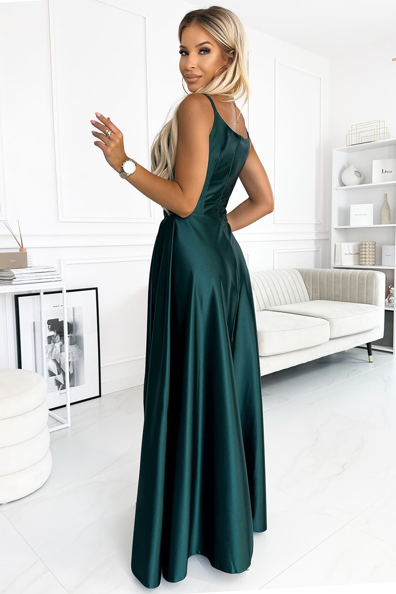 

299-9 CHIARA elegancka maxi długa satynowa suknia na ramiączkach - ZIELEŃ BUTELKOWA (kolor Zielony, rozmiar M)