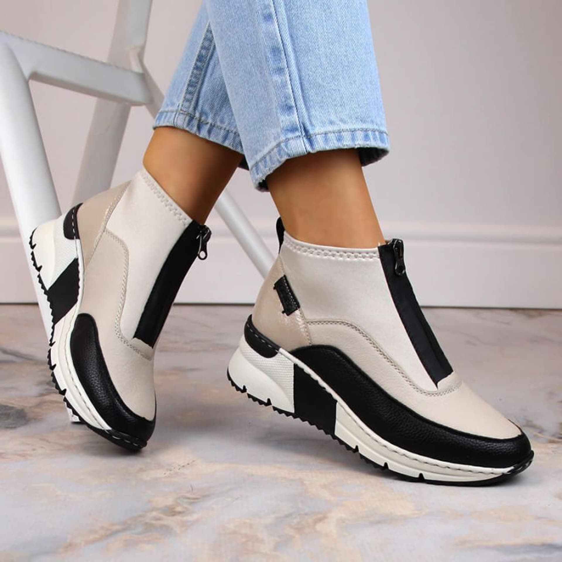 

Botki za kostkę Rieker W RKR608 (kolor Beżowy/Kremowy, rozmiar 40)