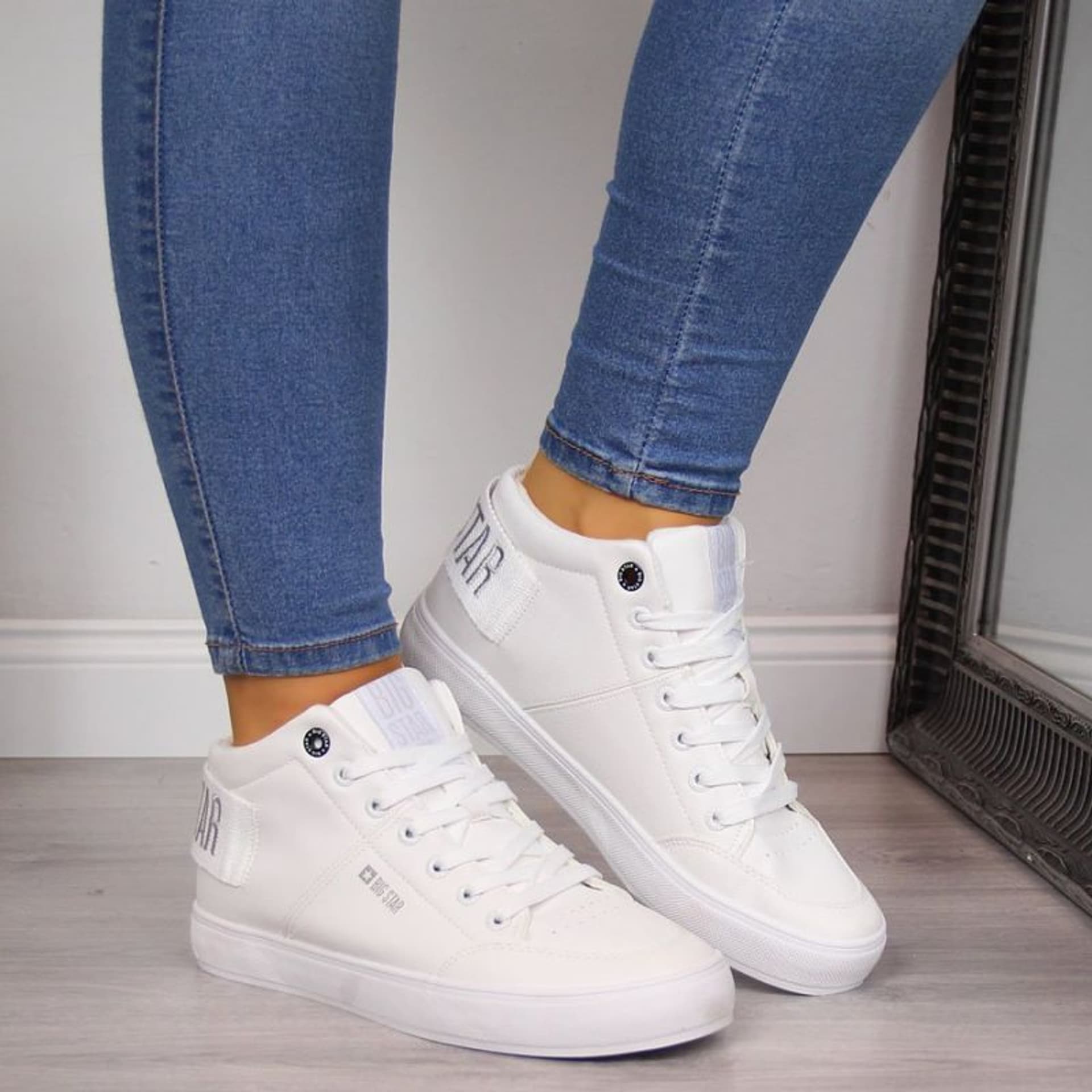 

Buty Big Star W EE2743 (kolor Biały, rozmiar 37)