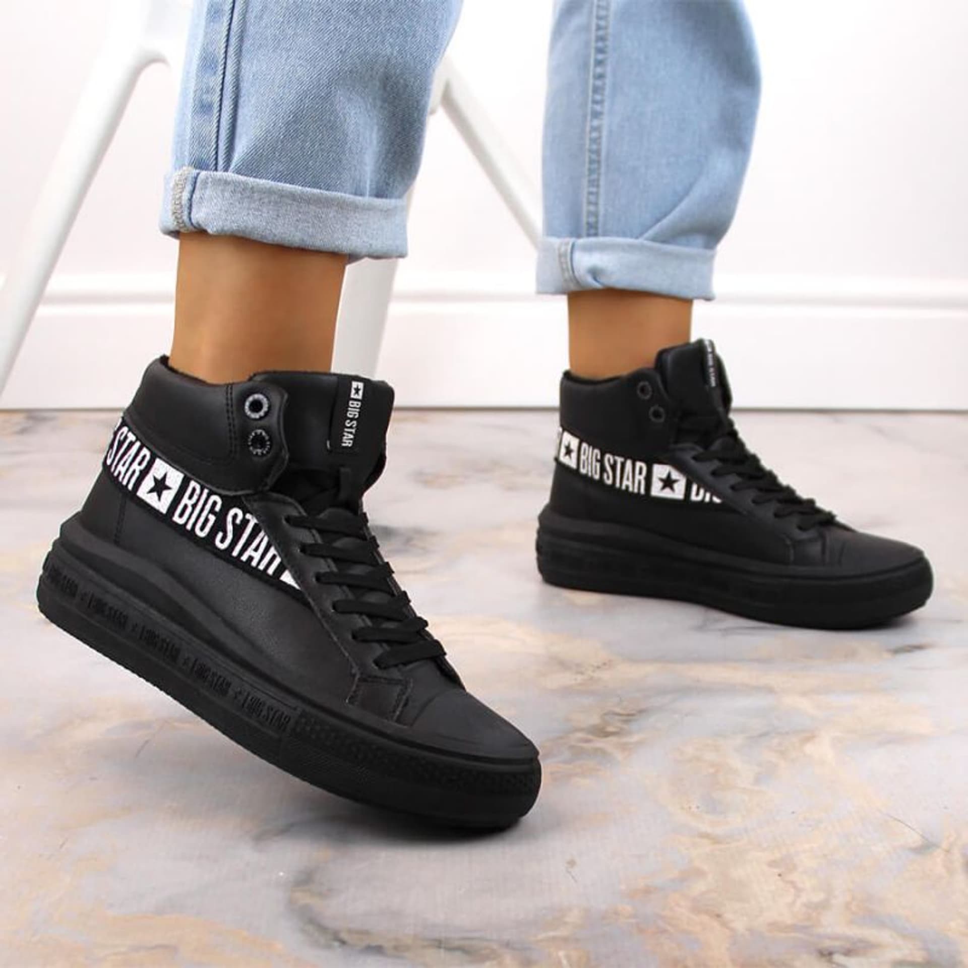 

Buty sportowe ocieplane Big Star W INT1901 (kolor Czarny, rozmiar 39)