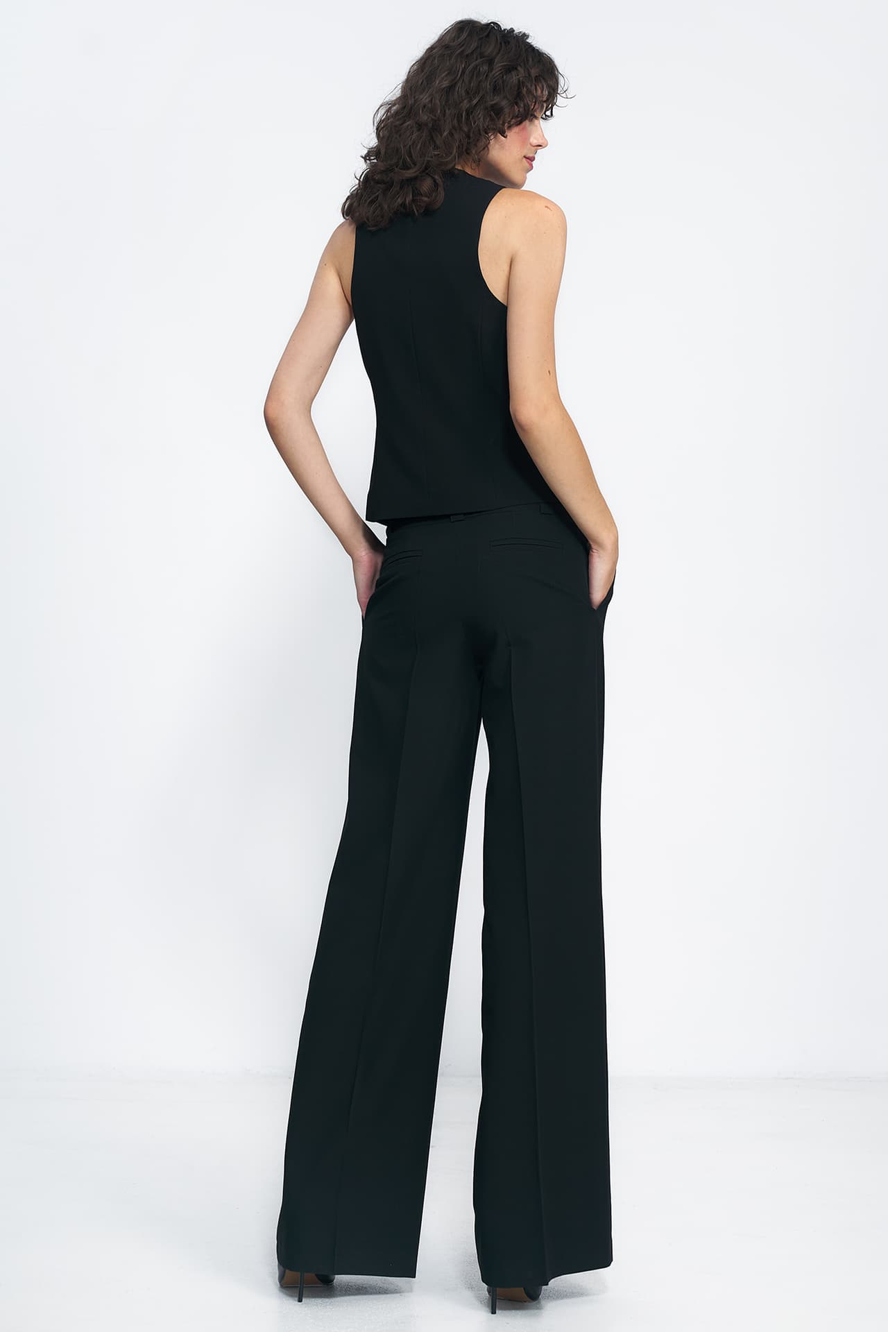 

Czarne spodnie typu wide leg - SD81 (kolor czarny, rozmiar 40)