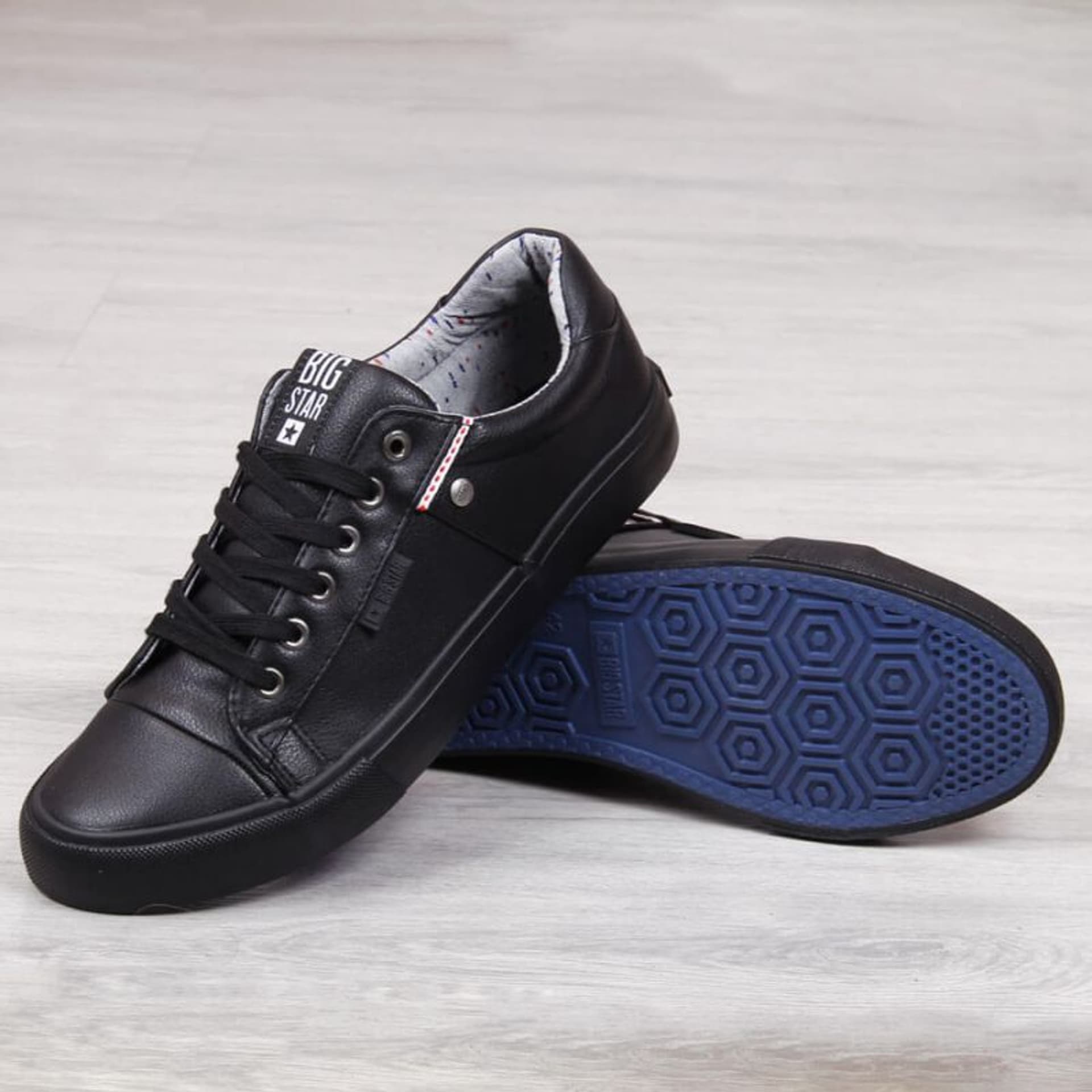 

Trampki niskie Big Star M GG174029 (kolor Czarny, rozmiar 42)