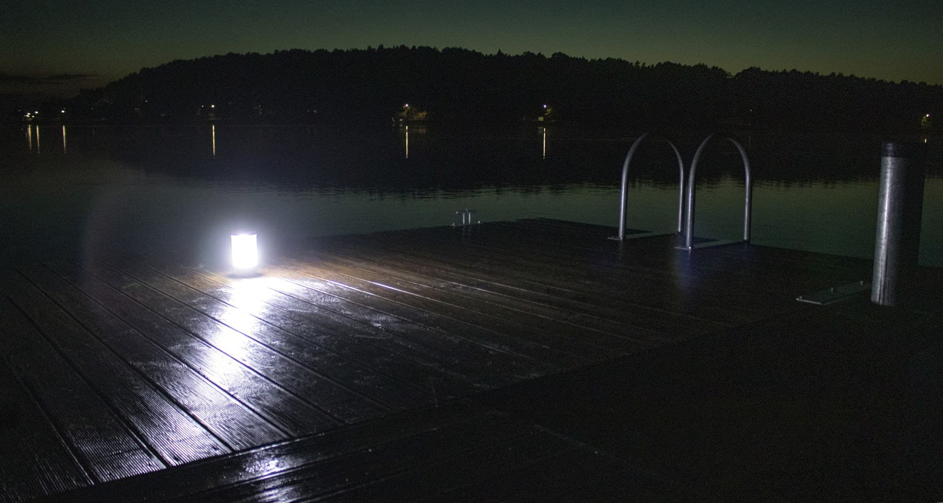 

MONTIS MT101 LAMPKA KEMPINGOWA LED AKUMULATOROWA Z USB I FUNKCJĄ POWERBANK.