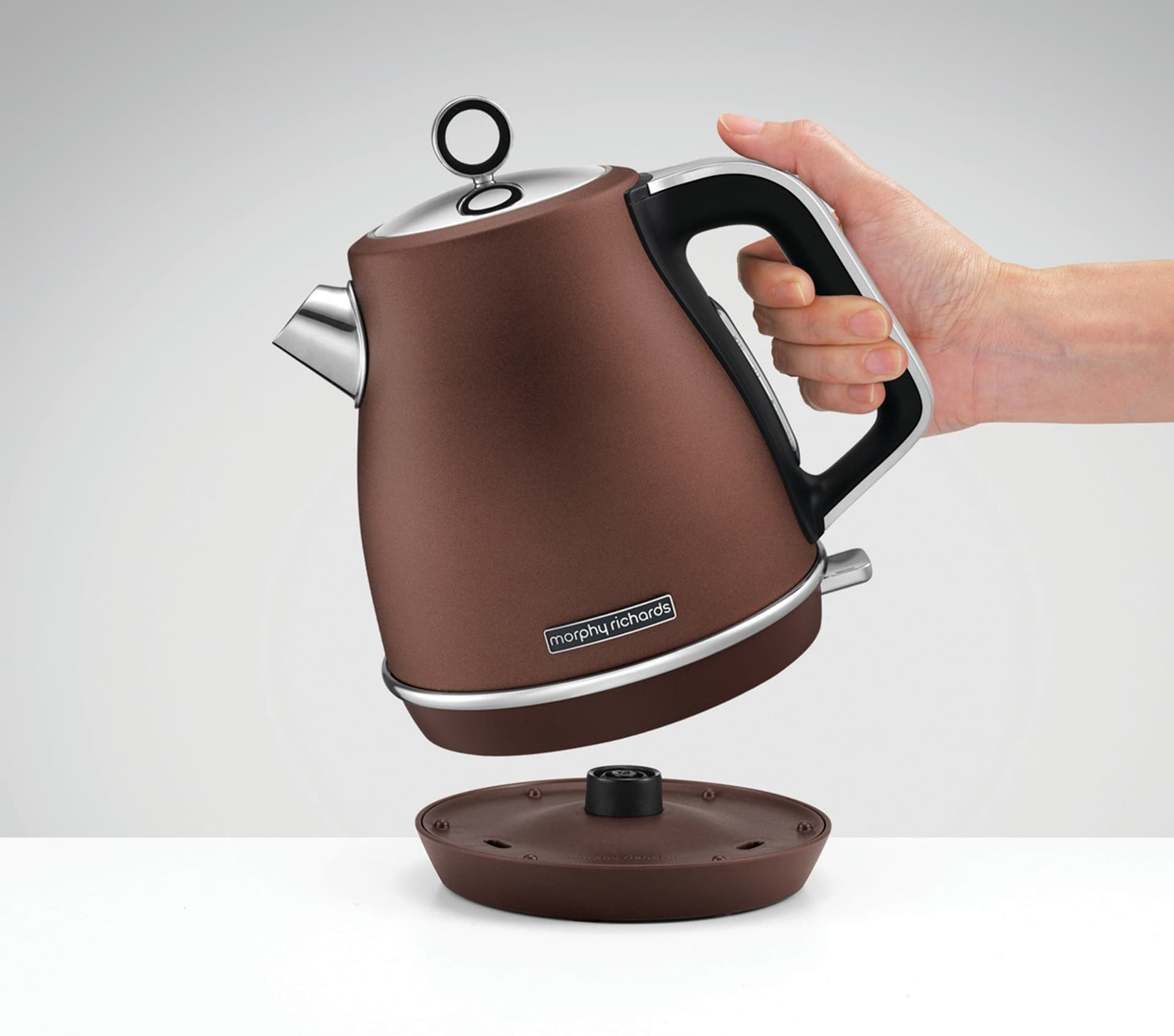 

Czajnik Morphy Richards Evoke Jug brązowy mat