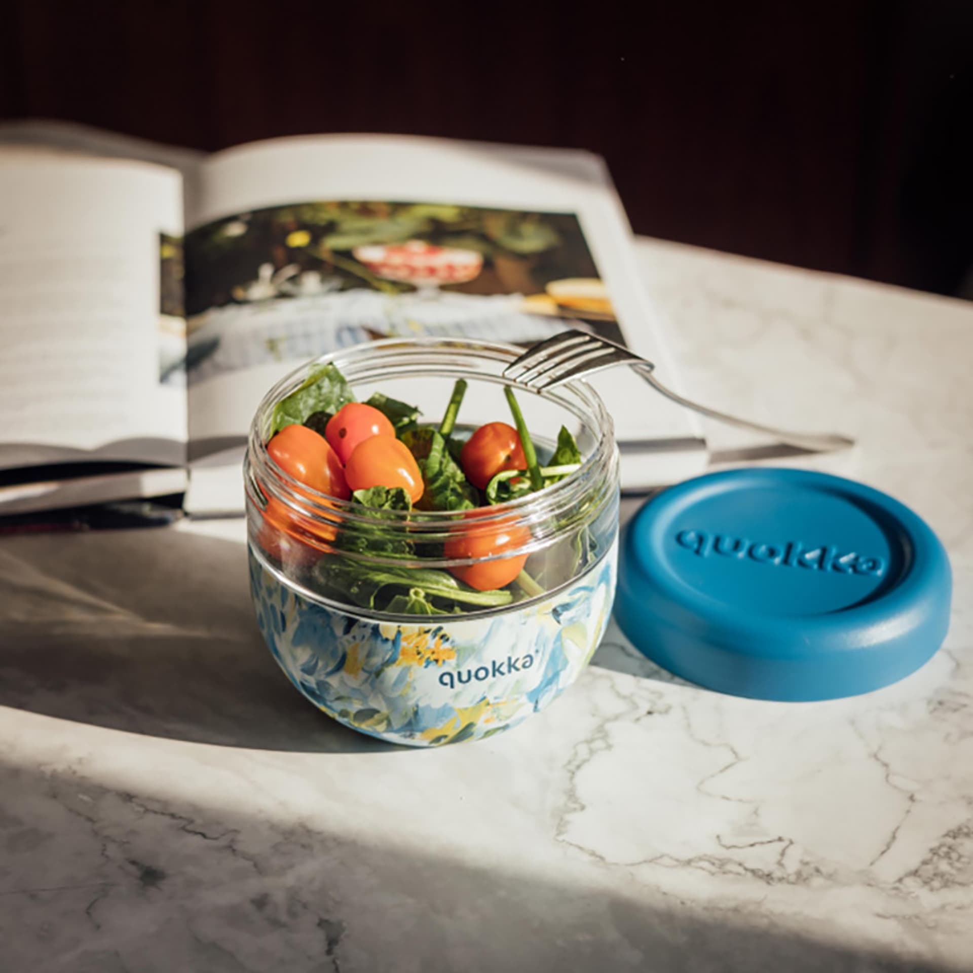 

Quokka Bubble Food Jar - Pojemnik plastikowy na żywność / lunchbox 770 ml (Blue Peonies)