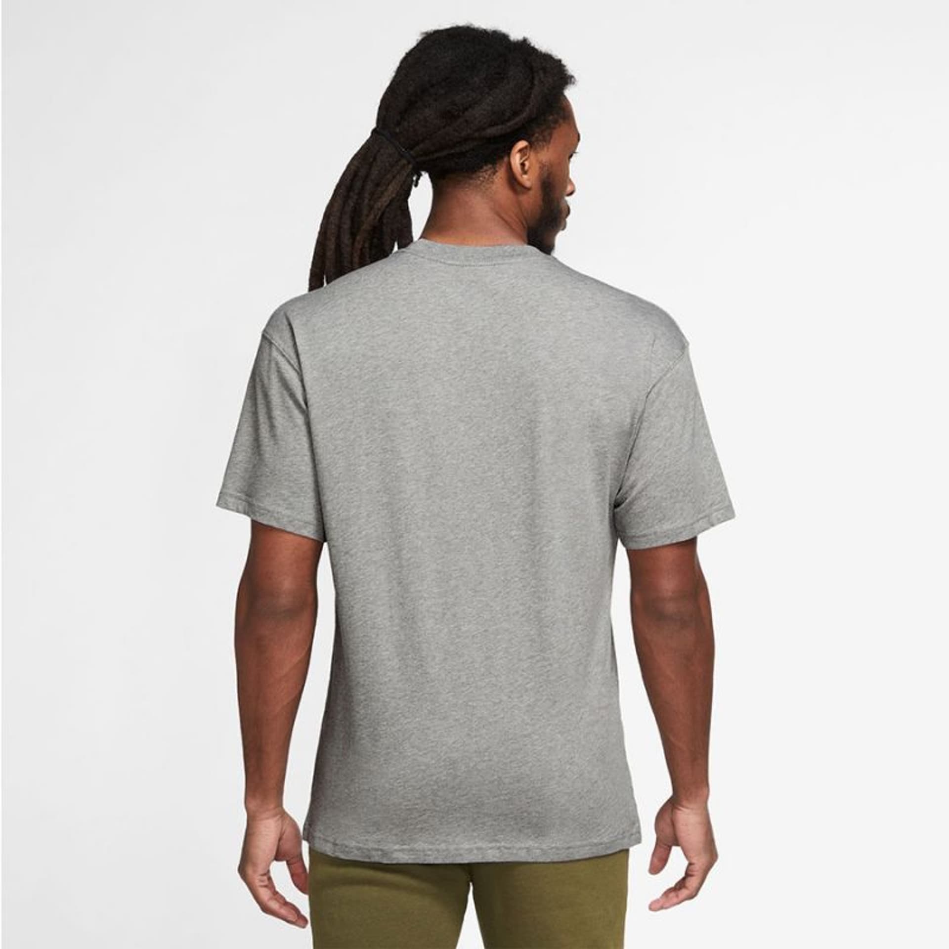 

Koszulka Nike Sportswear M FD1296 (kolor Szary/Srebrny, rozmiar M)