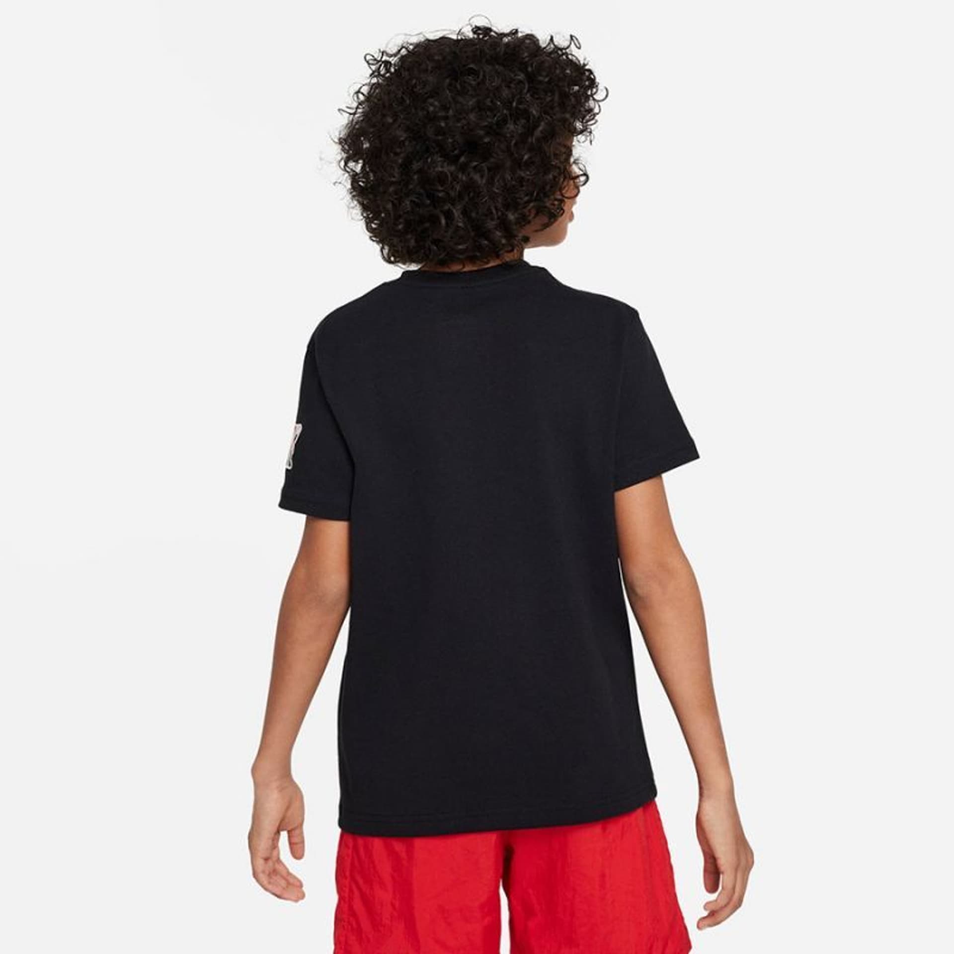 

Koszulka Nike Sportswear Jr FD3985 (kolor Czarny, rozmiar M (137-147))