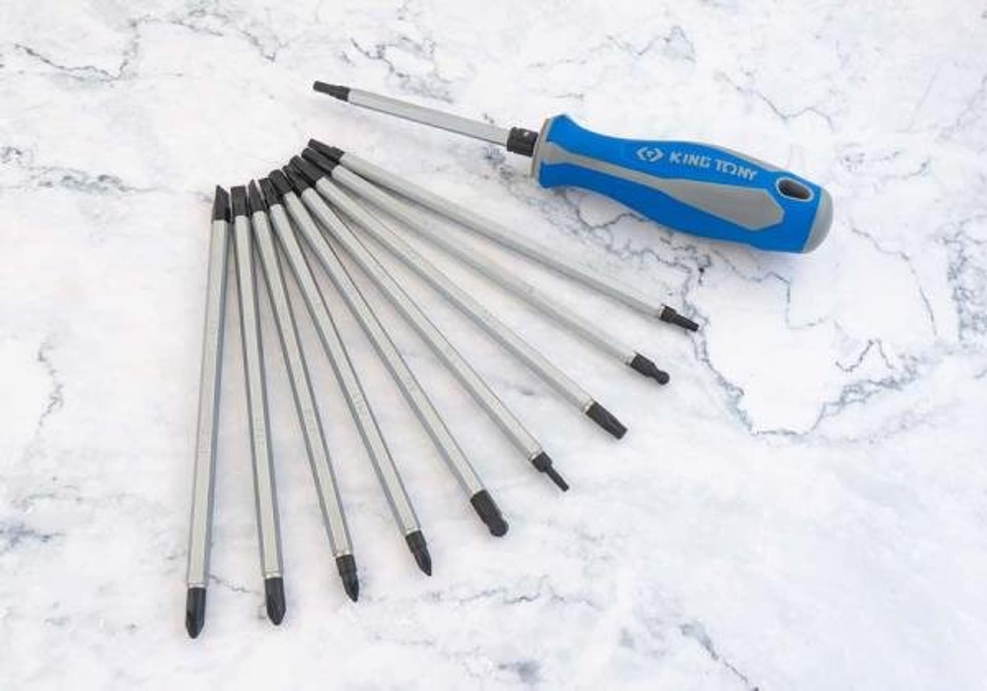

ZESTAW WKRĘTAKÓW Z WYMIENNYMI GROTAMI 11 cz. MIX: TORX, HEX, PŁASKIE, PH, PZ King Tony