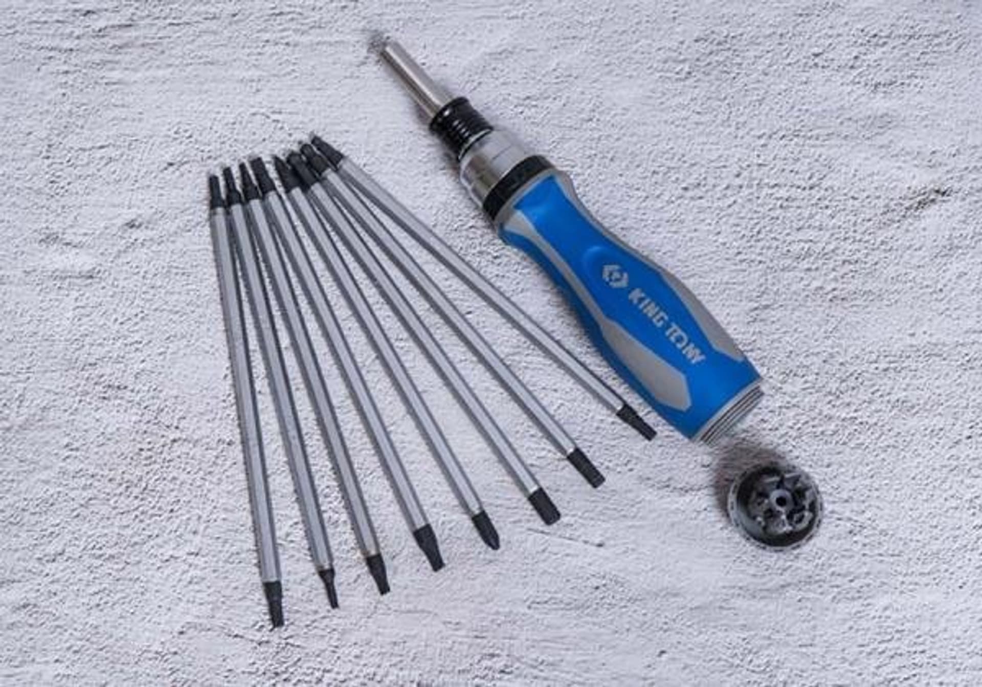 

TELESKOPOWY WKRĘTAK DO BITÓW 1/4" Z GRZECHOTKĄ Z ZESTAWEM BITÓW (PH, PZ, SL, TORX, HEX) 16 cz. King Tony, Ph/pz/sl/torx/hex) 16 cz. king ton