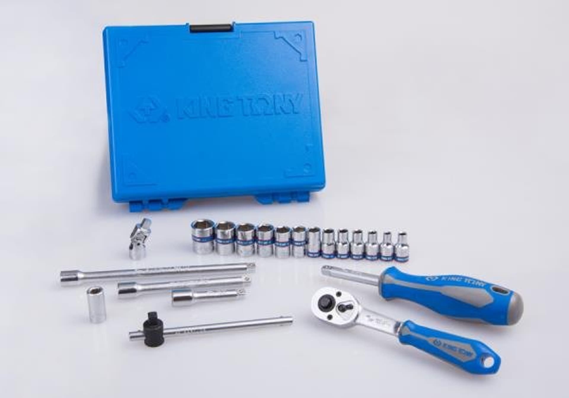 

ZESTAW NASADEK 1/4" 24cz. KRÓTKIE, 6-kąt. 4 - 14mm, Z AKCESORIAMI, CHROM, KASETA Z TWORZYWA King Tony