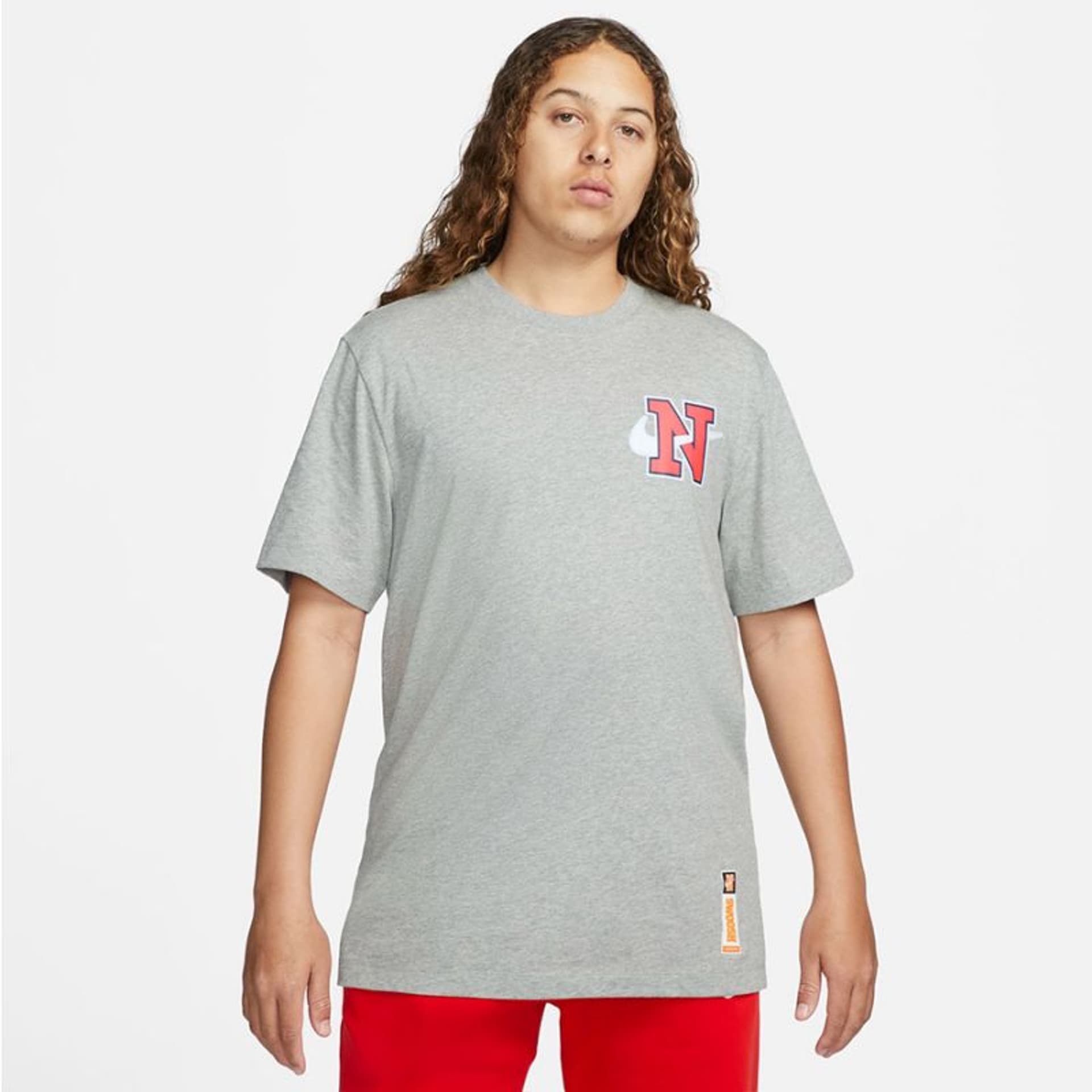 

Koszulka Nike Sportswear M FD1320 (kolor Szary/Srebrny, rozmiar L)