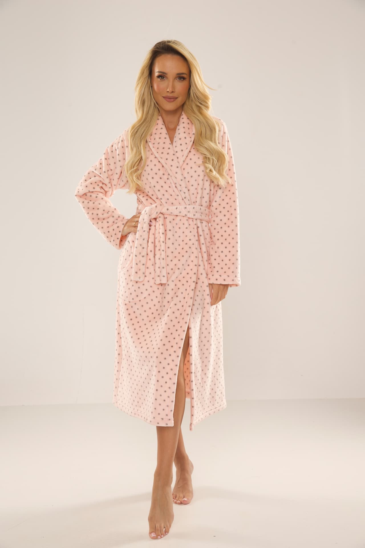 

Szlafrok Melanie 548 dł. Łososiowy (Rozmiar XL)