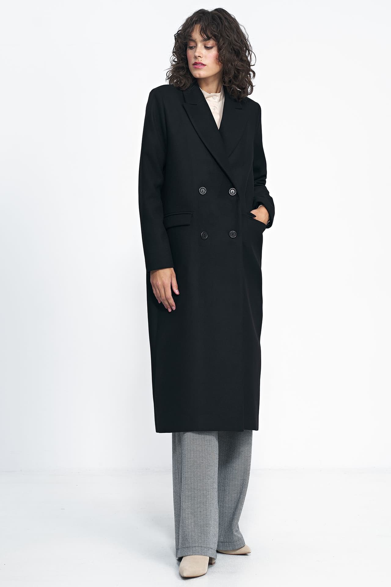 

Czarny płaszcz oversize - PL20 (kolor czarny, rozmiar 36)