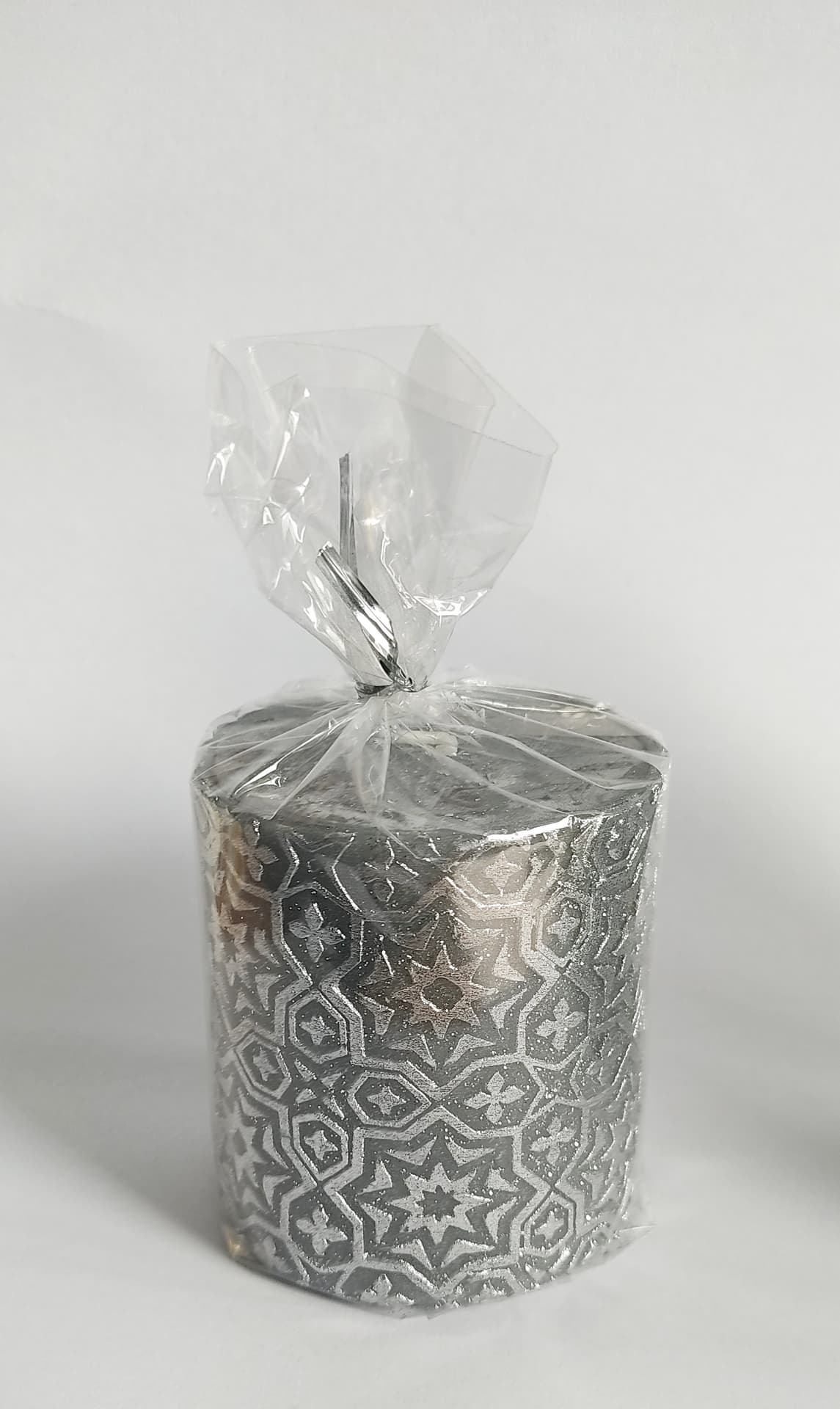 

ŚWIECA WALEC 65x80CM GWIAZDKI