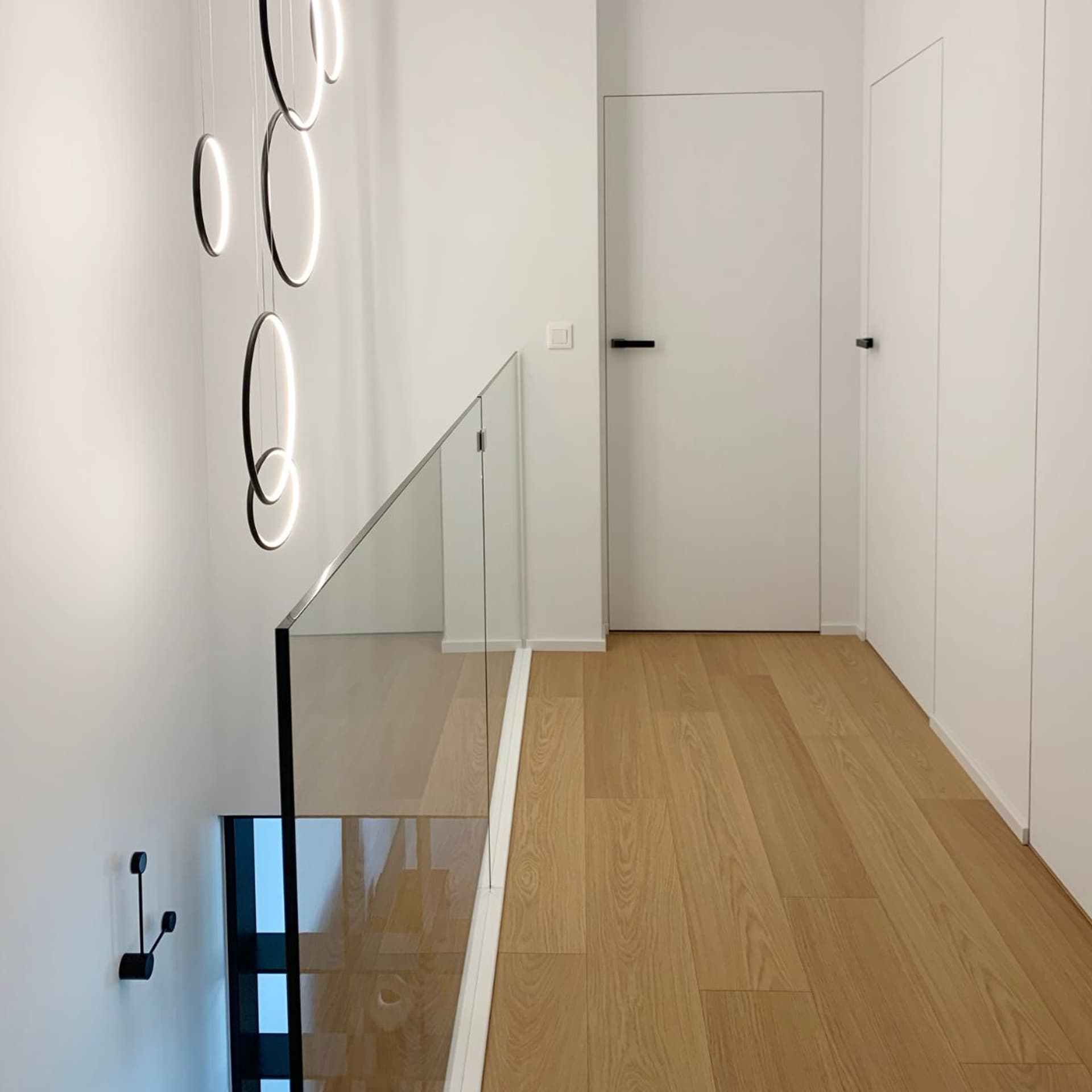 

Altavola Design: Lampa wisząca Ledowe Okręgi No. 8 - 90 cm in 4k biała (Barwa światła barwa dzienna, Kierunek padania światła do wewnątrz, Kolor Biały, Możliwość ściemniania nie)