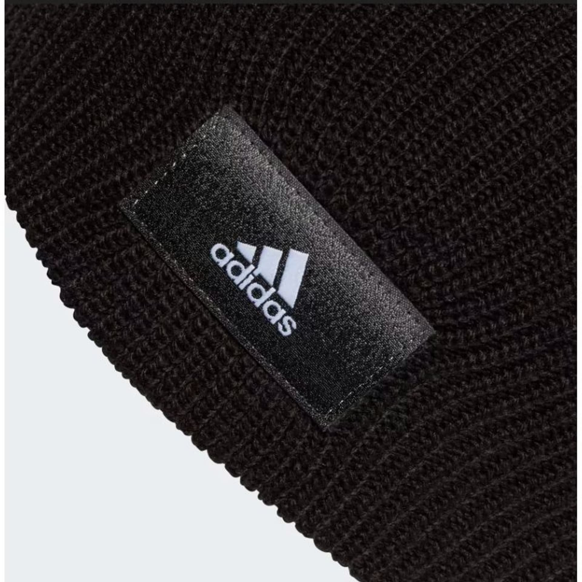

Czapka adidas ESS Beanie (kolor Czarny)