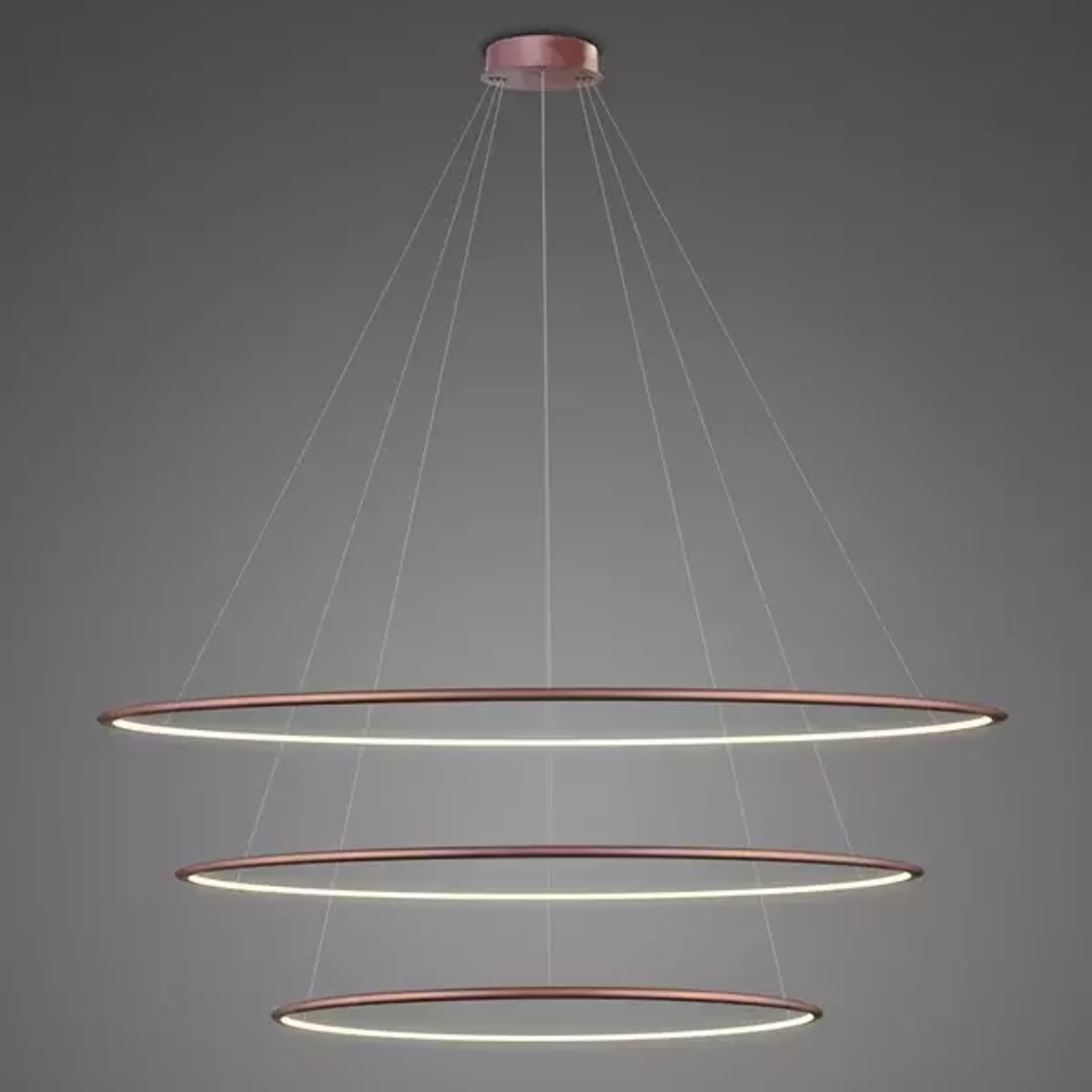 

Lampa wisząca Ledowe Okręgi No.3 Φ120 cm in 3k różowe złoto Altavola Design (Barwa światła delikatnie ciepła, Kierunek padania światła do wewnątrz, Kolor różowe złoto, Możliwość ściemniania nie)
