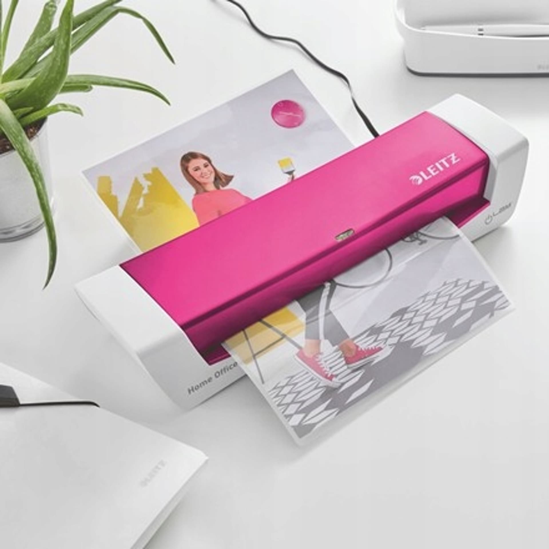 

Laminator iLam Home OFFICE A4 różowy 73680023 LEITZ