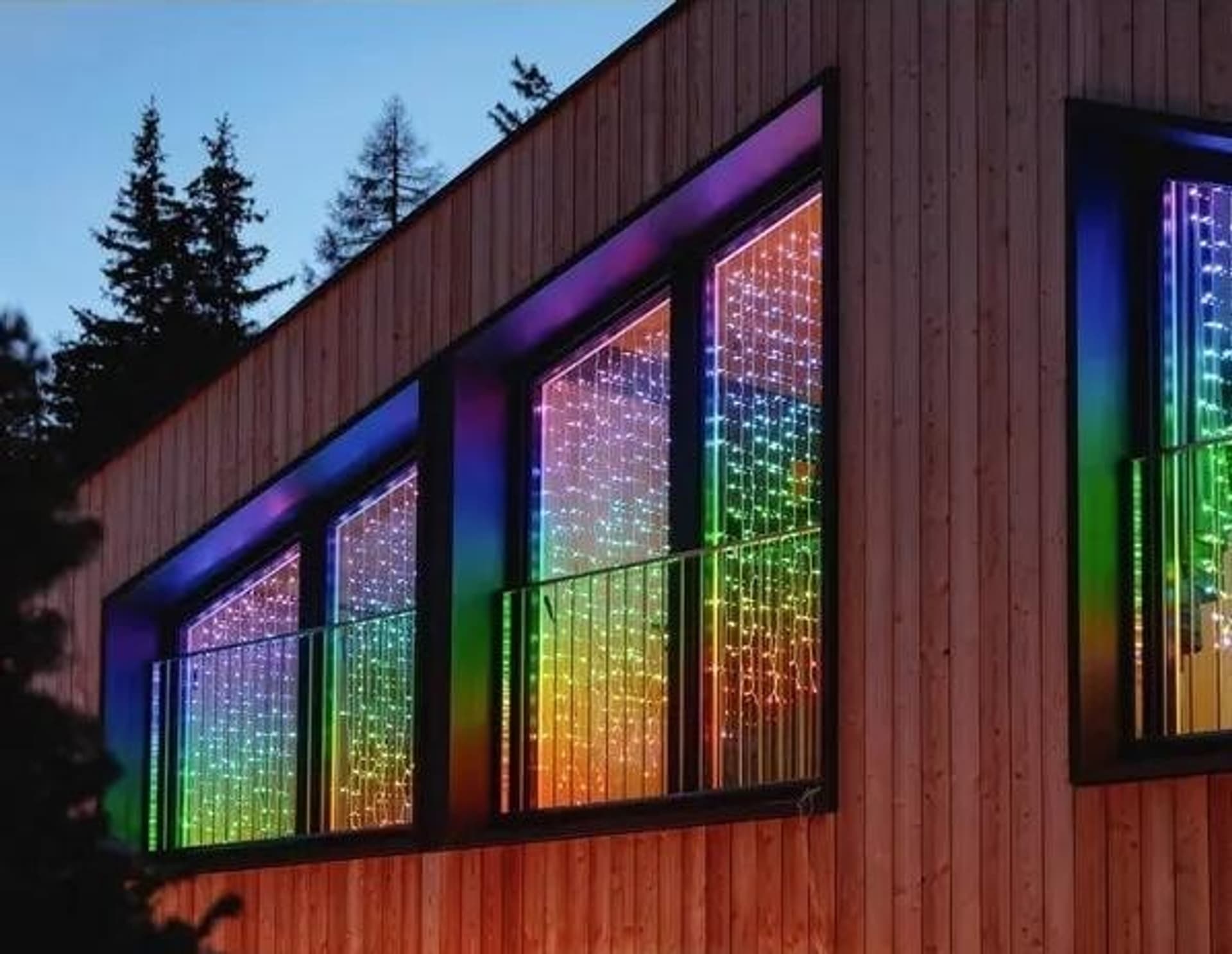 

Inteligentna kurtyna LED Twinkly 400 RGBW 1,5x2,1m
