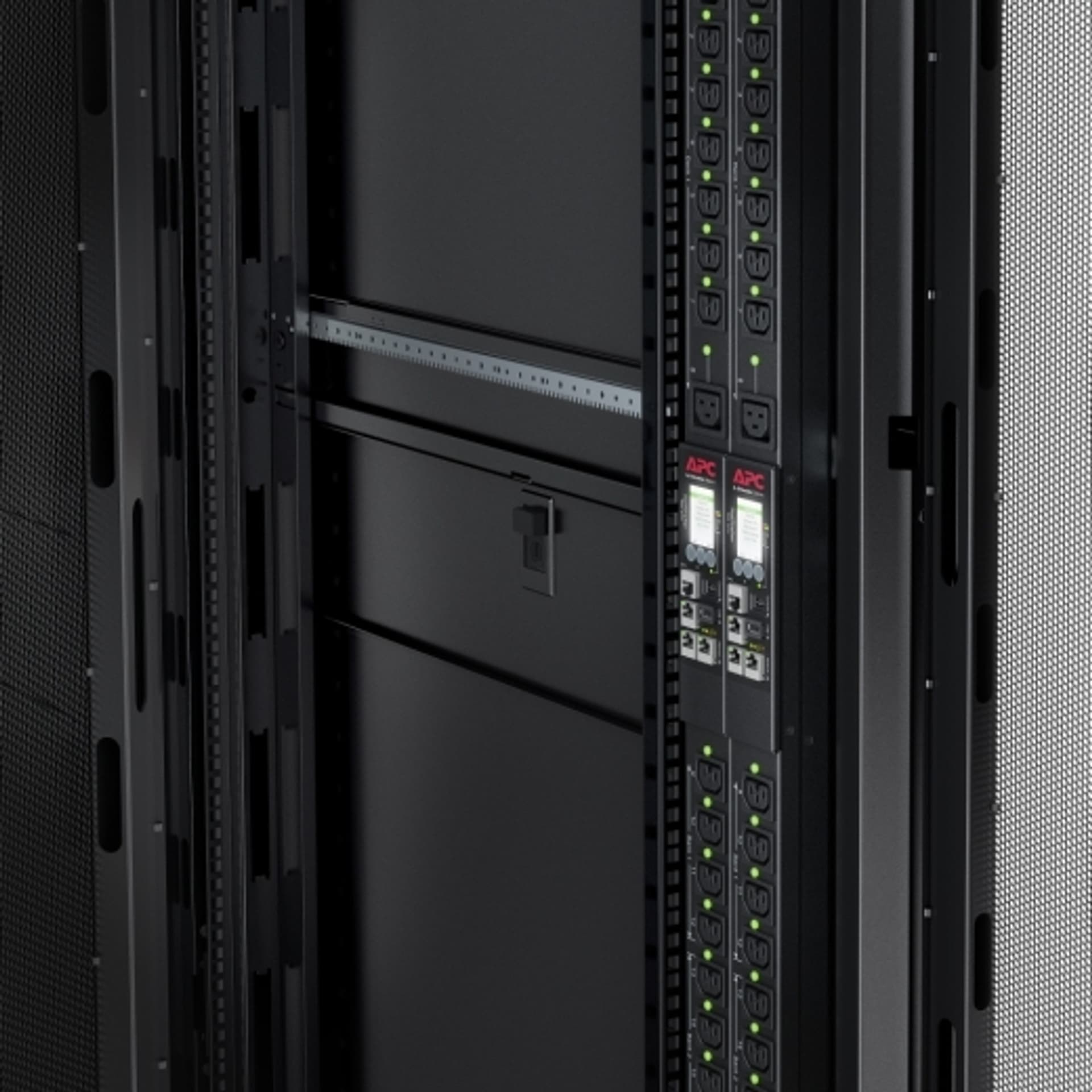 

APC RACK PDU 9000 SWITCHED ZEROU/32A 230V C13 C19