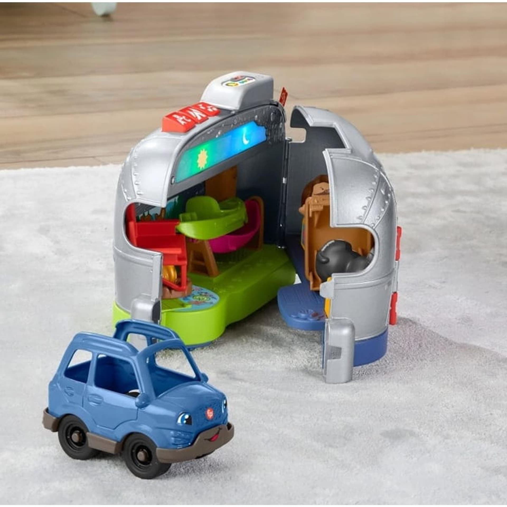 

Fisher Price Little People Edukacyjny Kamper Małego Odkrywcy