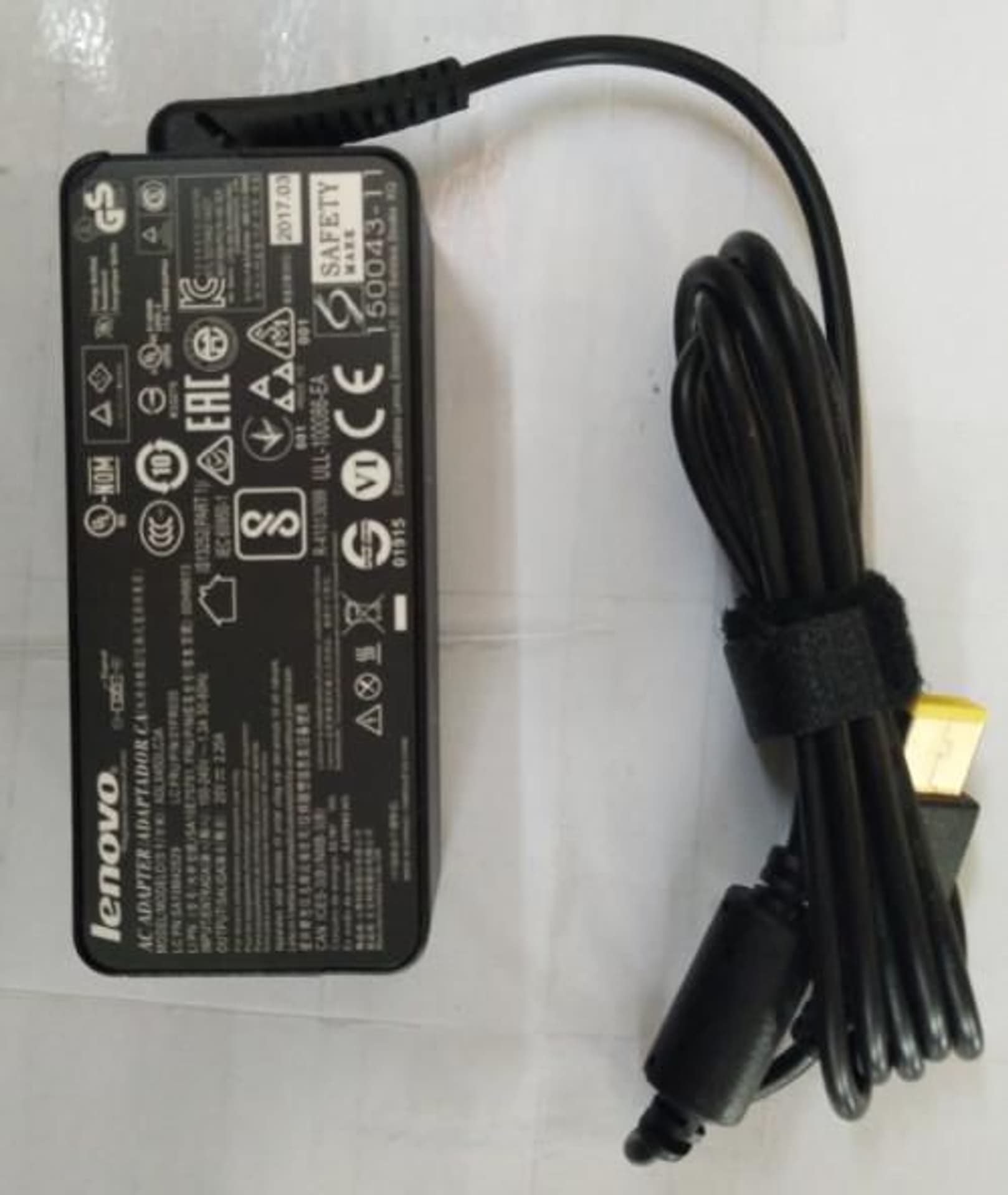 

Lenovo AC Adapter (45W 20V 2.25A)