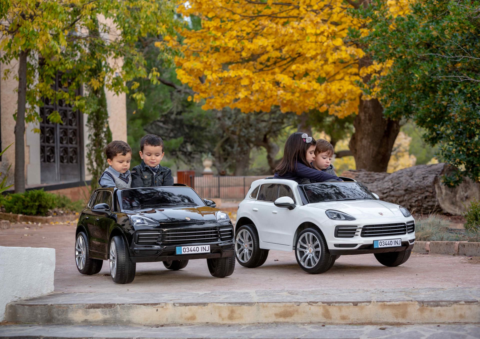 

INJUSA Porsche Cayenne S Samochód Dwuosobowy Na Akumulator 12V R/C MP3