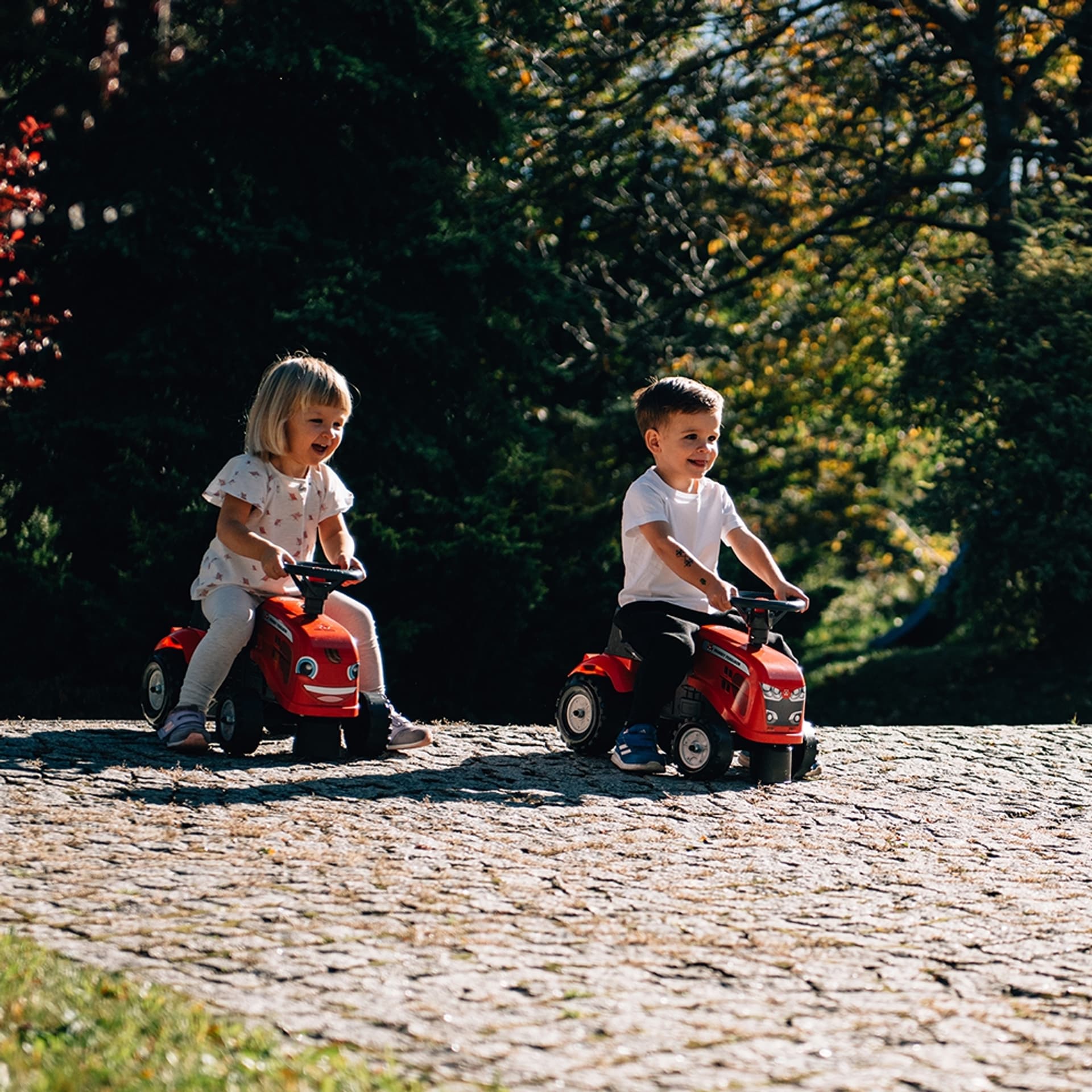 

FALK Traktorek Baby Massey Ferguson Czerwony z Przyczepką + akc. Od 1 roku