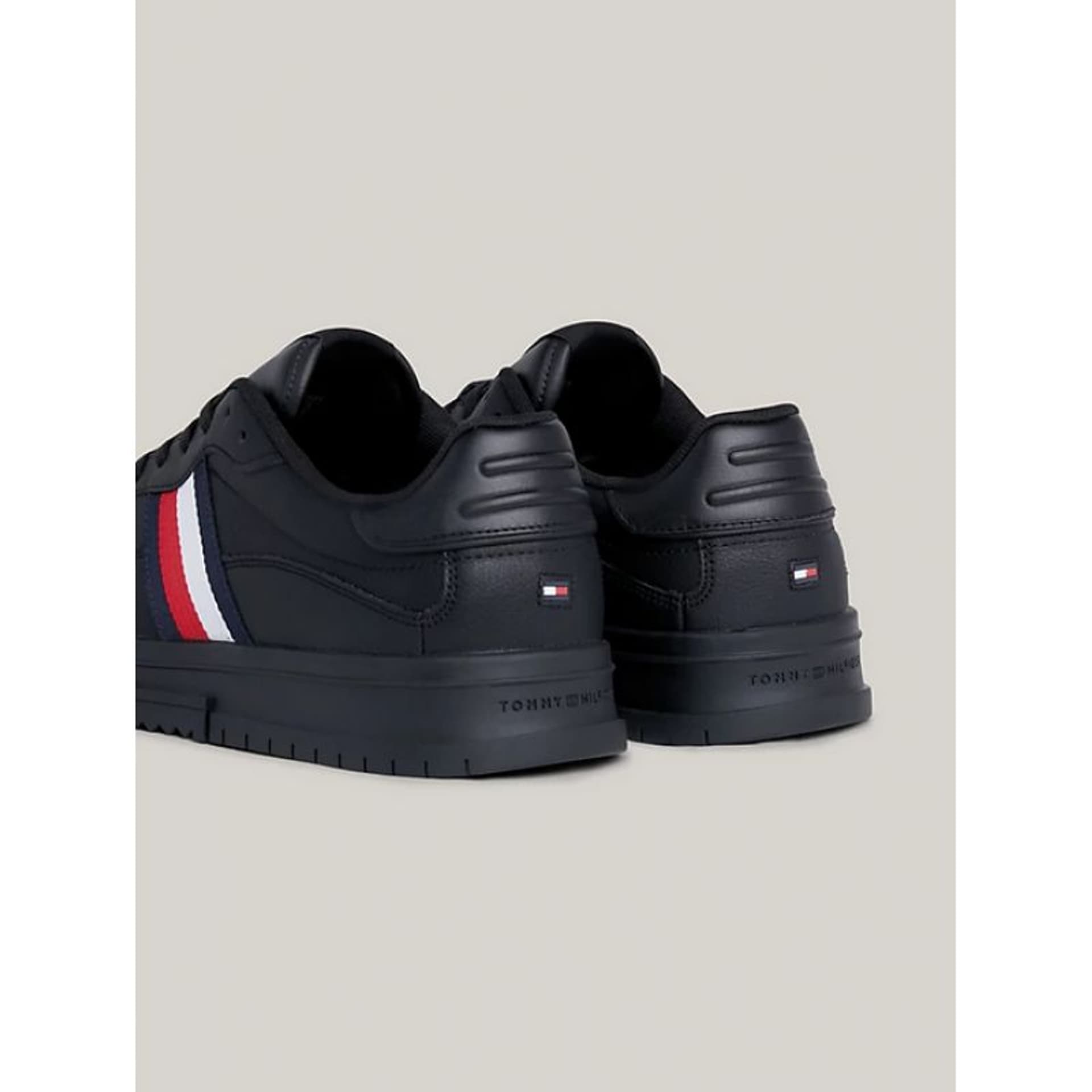 

Buty Tommy Hilfiger Supercup Leather Stripes M (kolor Czarny, rozmiar 43)