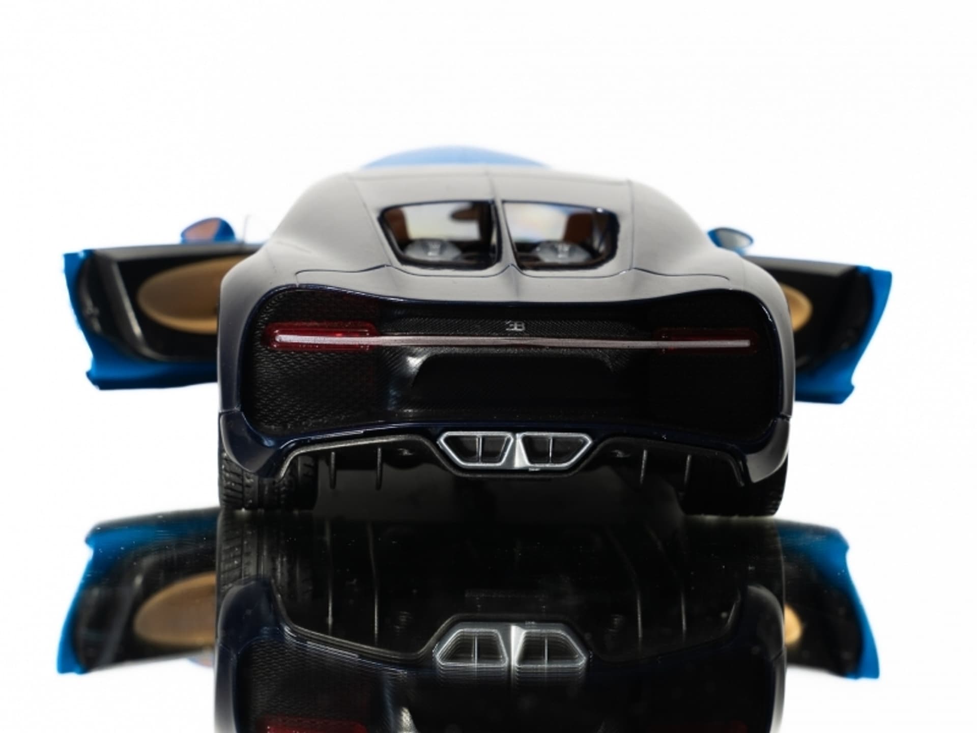 

WELLY BUGATTI CHIRON auto 1:34-1:39 samochód kolekcjonerski