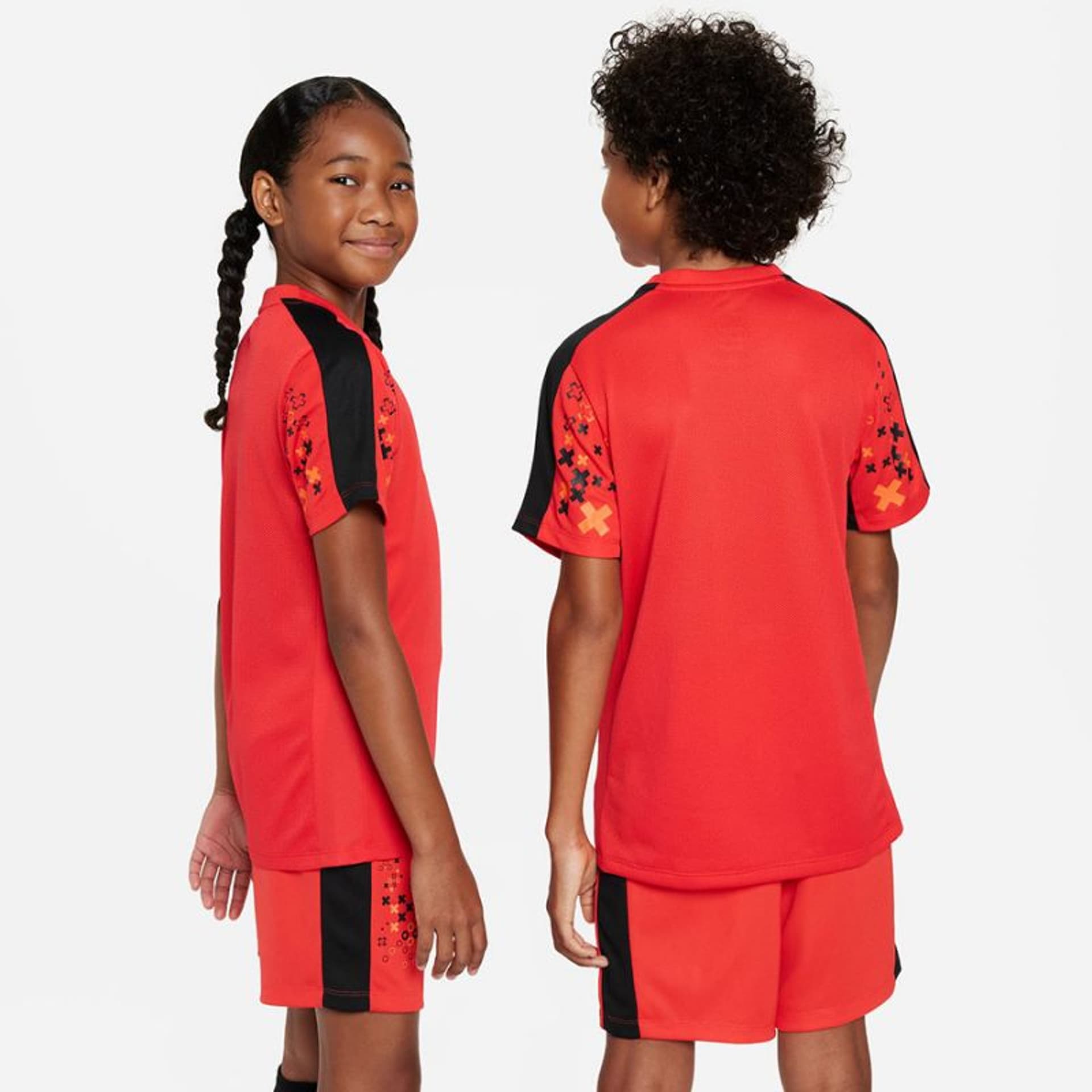 

Koszulka Nike Sportswear CR7 Jr FJ6176 (kolor Czerwony, rozmiar L (147-158cm))