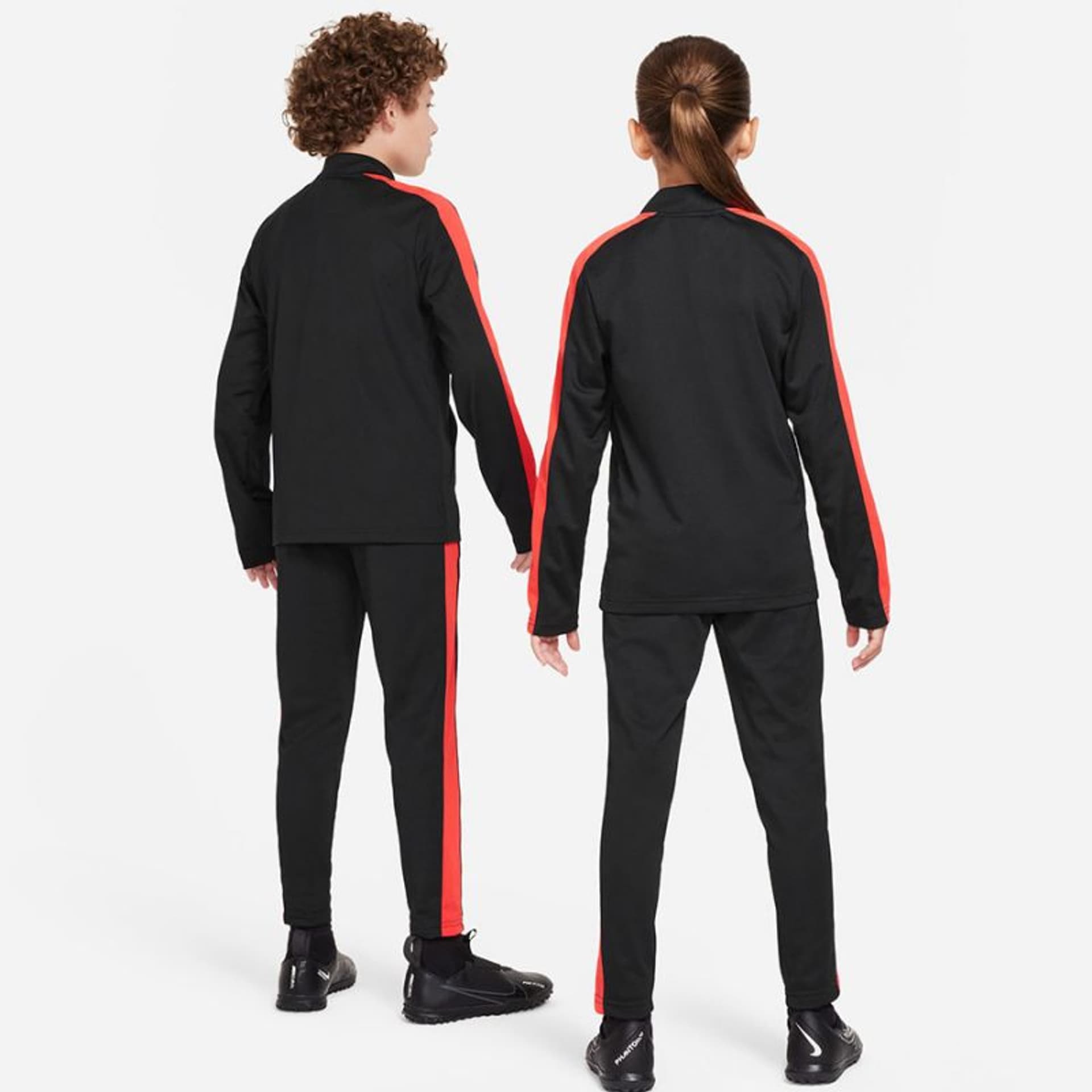 

Dres Nike Sportswear CR7 Jr FJ6177 (kolor Czarny, rozmiar L (147-158cm))