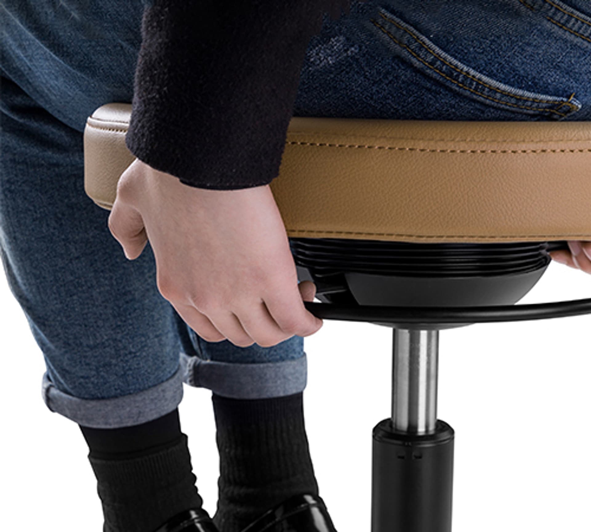 

Aktywny hoker ergonomiczny z podnóżkiem Zippy 02