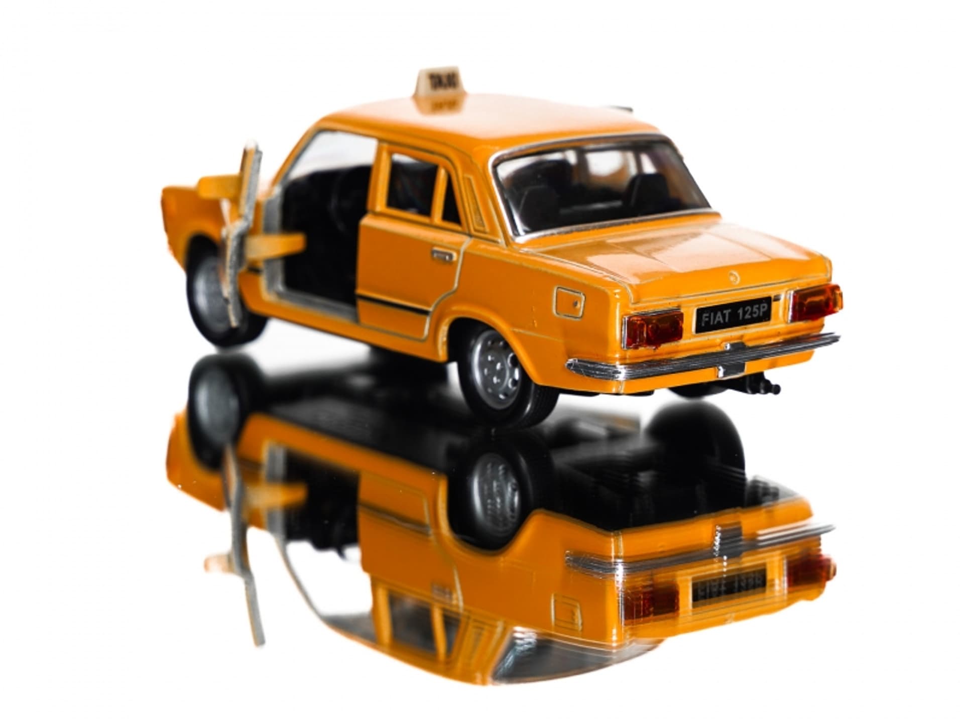 

WELLY FIAT 125P TAXI 1:34 SAMOCHÓD KOLEKCJONERSKI