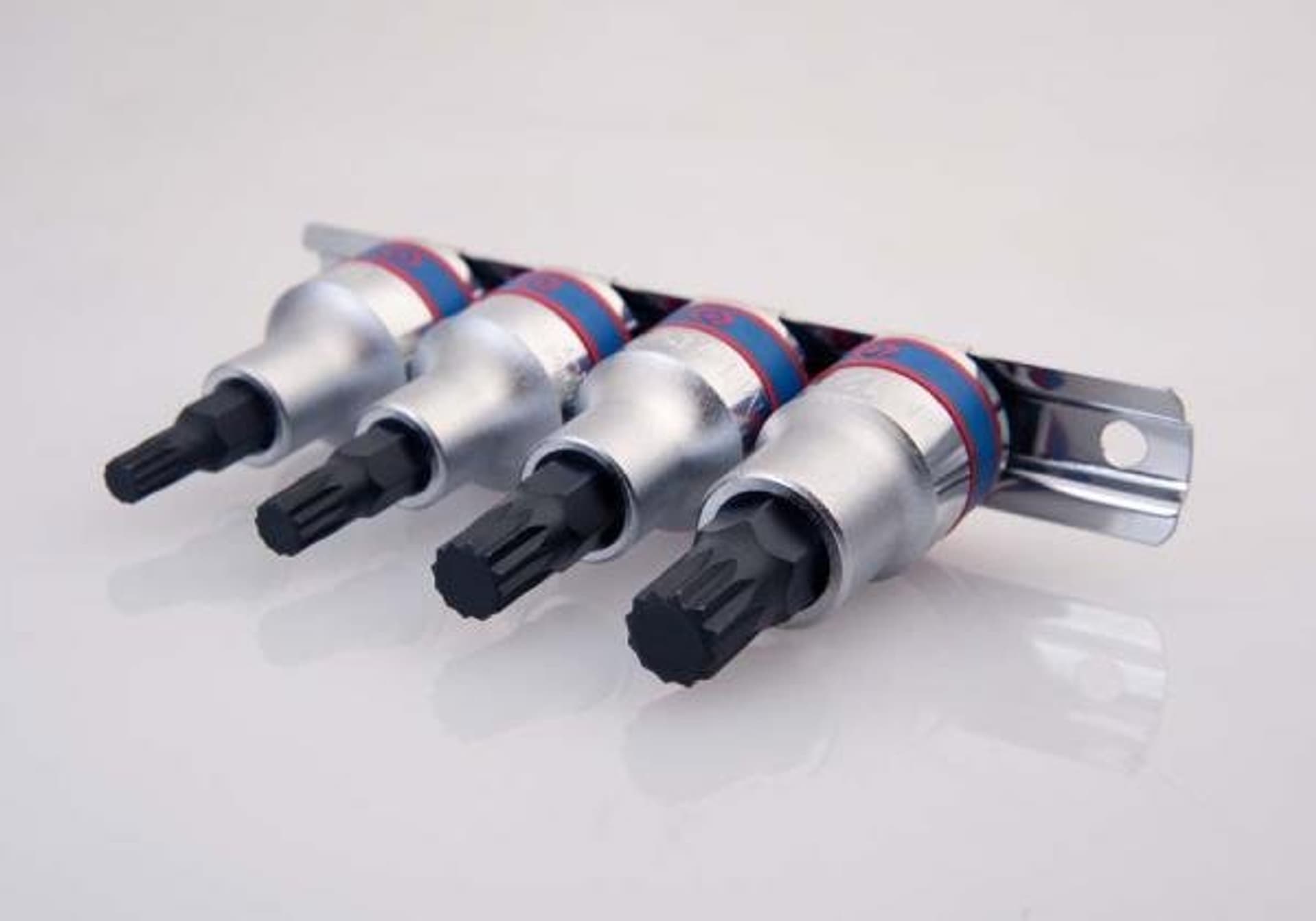 

ZESTAW NASADEK Z KOŃCÓWKĄ SPLINE 1/2" 4cz. KRÓTKIE M6 - M12, SZYNA, King Tony