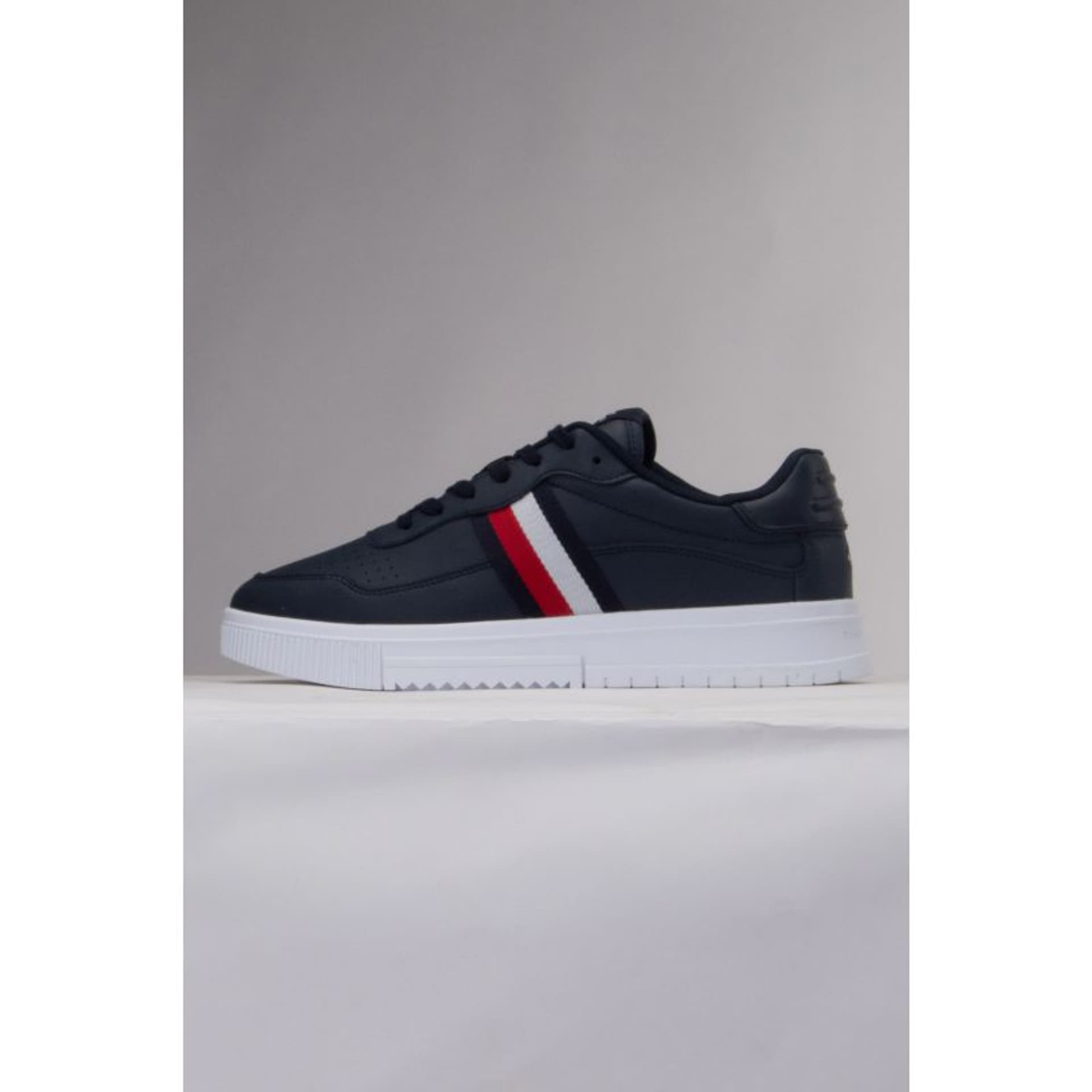 

Buty Tommy Hilfiger Supercup Leather Stripes M (kolor Granatowy, rozmiar 42)