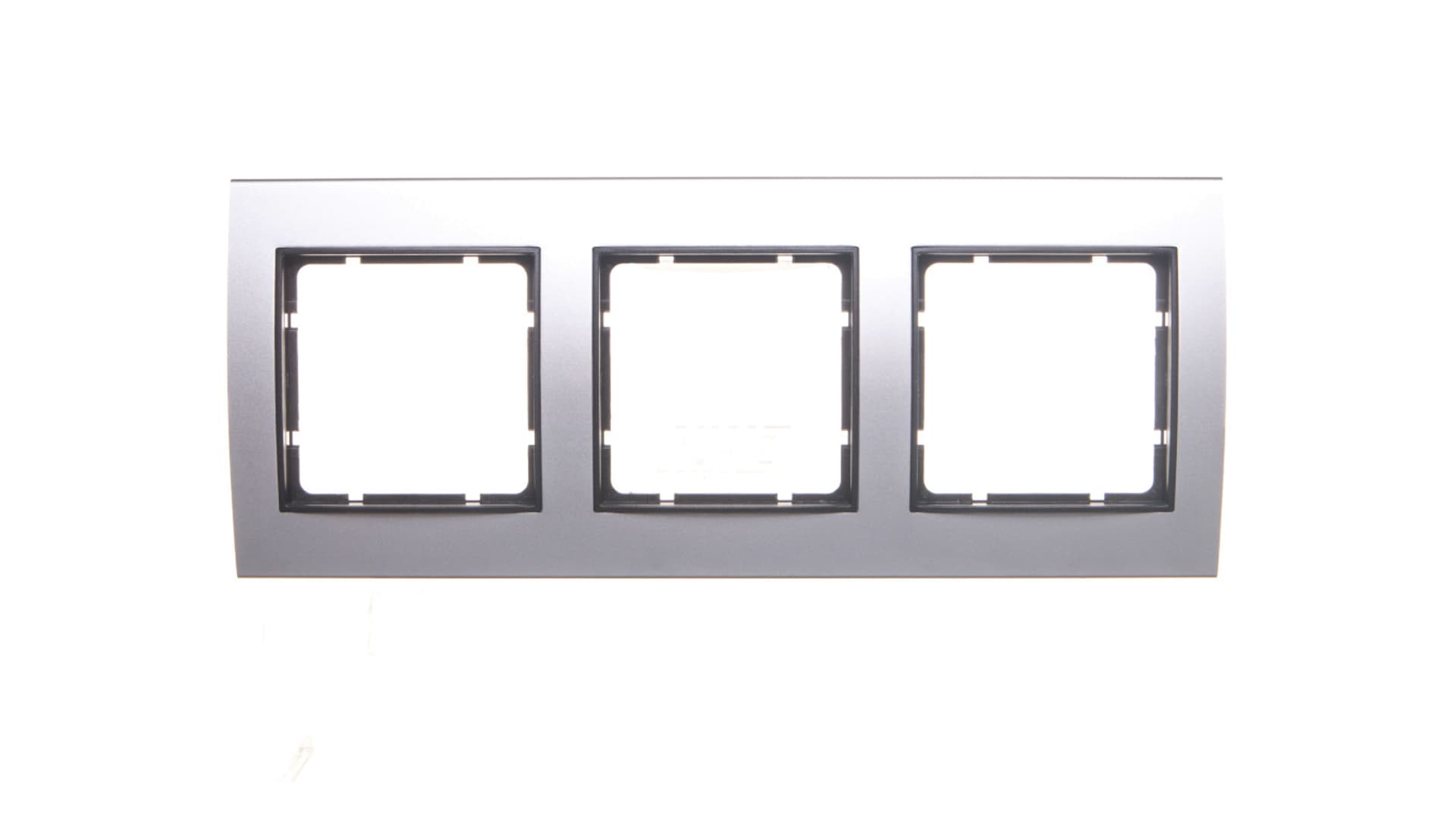

B.3 Ramka aluminium potrójna 10133004