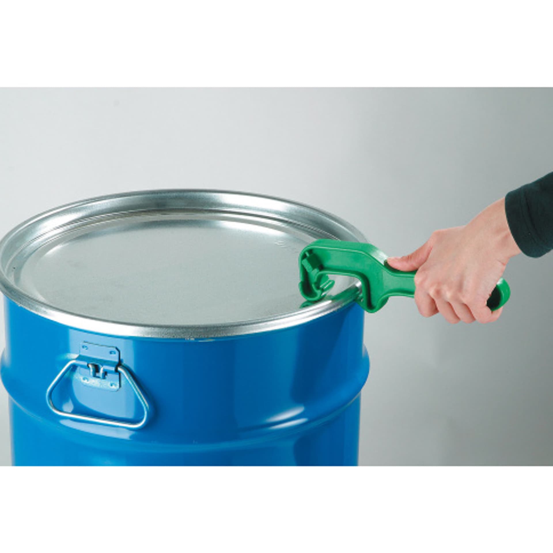 

Klucz do zakrętek od beczek beczki 60L 200L 2" i 3/4" plastikowy