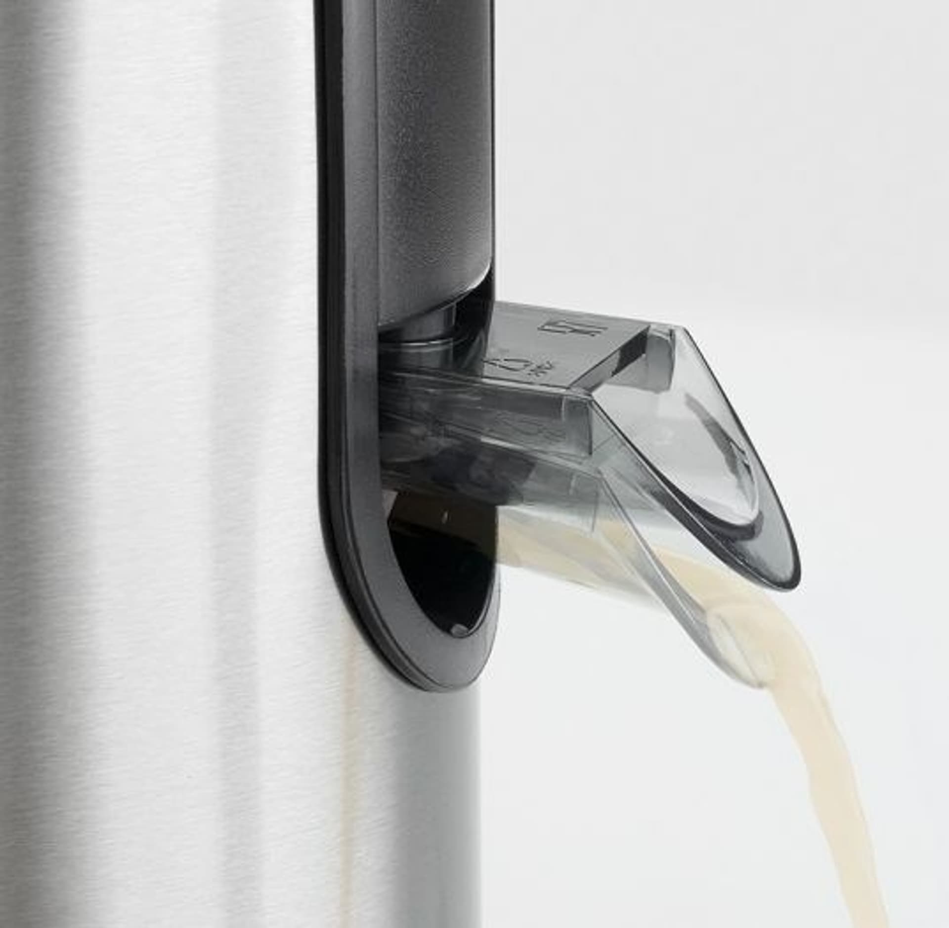 

Sokowirówka Clatronic AE 3666 (400W stalowy)